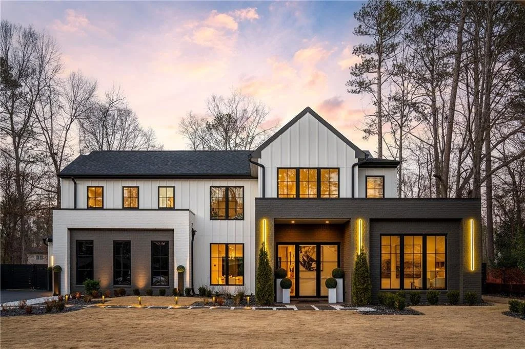 Modern luxury meets full-on 𝘮𝘢𝘪𝘯 𝘤𝘩𝘢𝘳𝘢𝘤𝘵𝘦𝘳 𝘷𝘪𝘣𝘦𝘴 in Downtown Alpharetta.
That resort-style pool? The expansive kitchen island? And don&rsquo;t even get me started on the primary bathroom retreat&hellip;
This one feels like you're wa