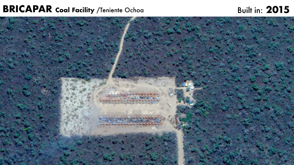 A GIF with Landsat satellite images, showing the newly built BRICAPAR coal facility in Teniente Ochoa, and its disappearance by 2023.