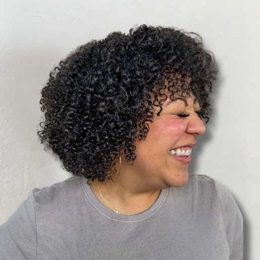 The after haircut glow

*
*
*
#curlyhair #milwaukeecurlyhairspecialist #dfwnaturalhairstylist #dallascurlyhairspecialist