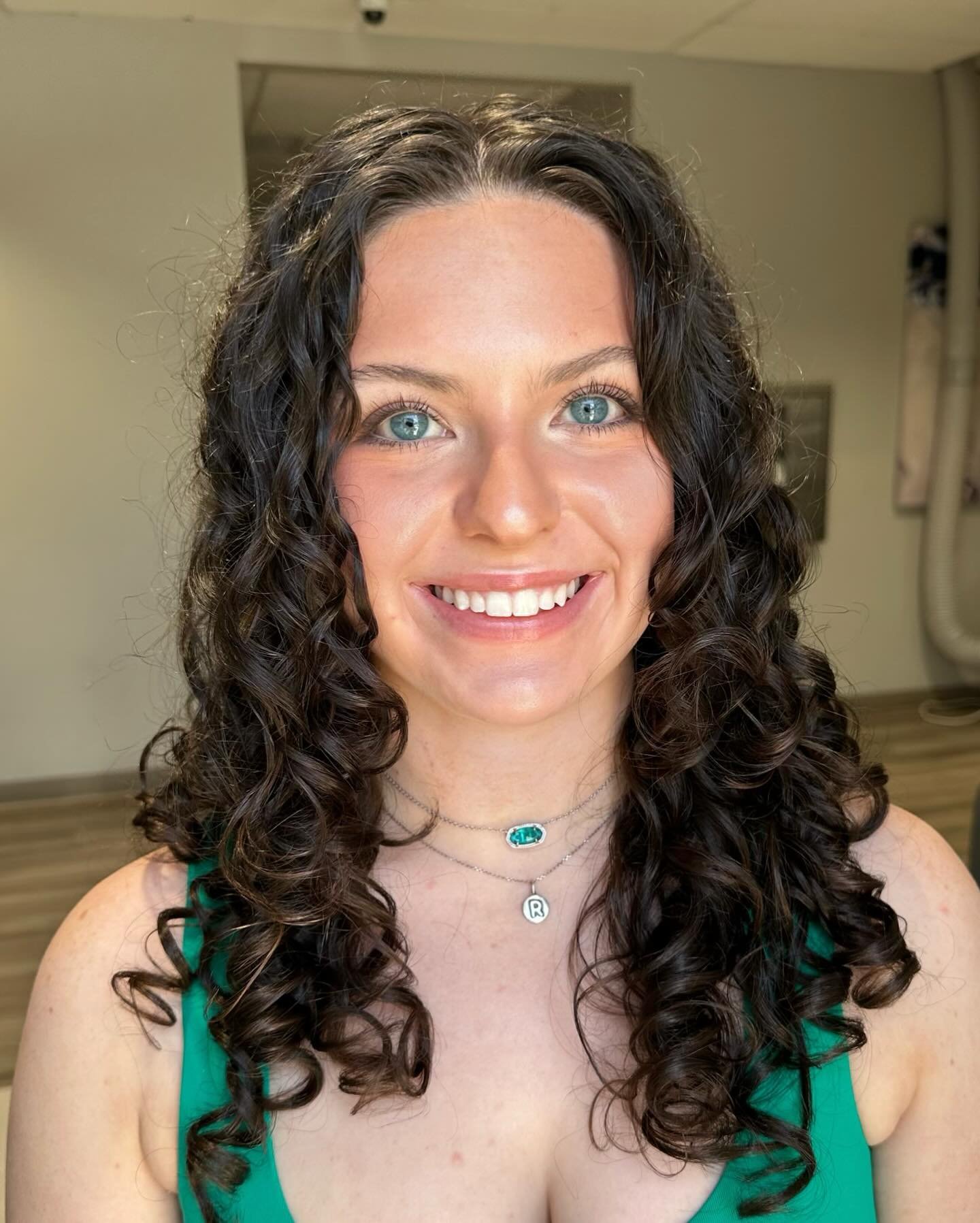 How to air dry your hair
Sometimes you don&rsquo;t have time to diffuse or it&rsquo;s just not your thing. My 3 tips for air drying 
1. Water. With hair soaking wet apply your products
2. Foams and gels are your friend when air drying. We need that c