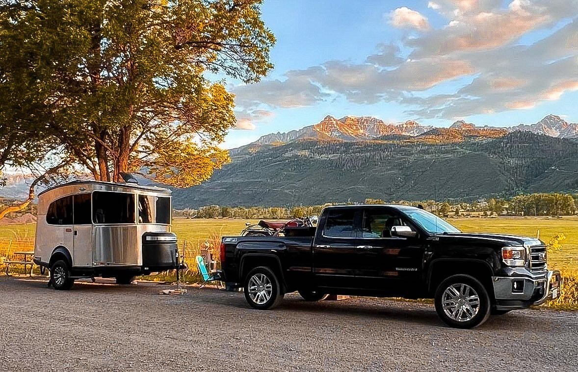 The scenic sites are going fast so get it quick if you&rsquo;re planning any summer adventures 🏔️

These sites have full hookups and with a view like that you won&rsquo;t need much else ⚡️

Photo: @asathulesson
