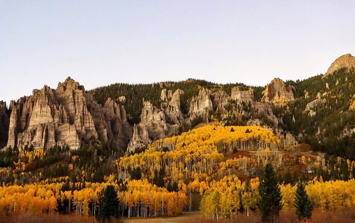 The cooler temps today have us excited for the fall 🍁🍂