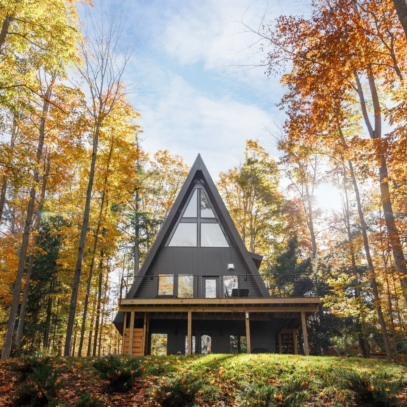 New build drop in Traverse City! 🚨

✔️ 2,000 sq ft
✔️ 2 bed/2 bath
✔️ Open Loft Workspace
✔️ Full Walkout Basement
✔️ Located on Spider Lake

Perfect for living, creating, and unwinding.