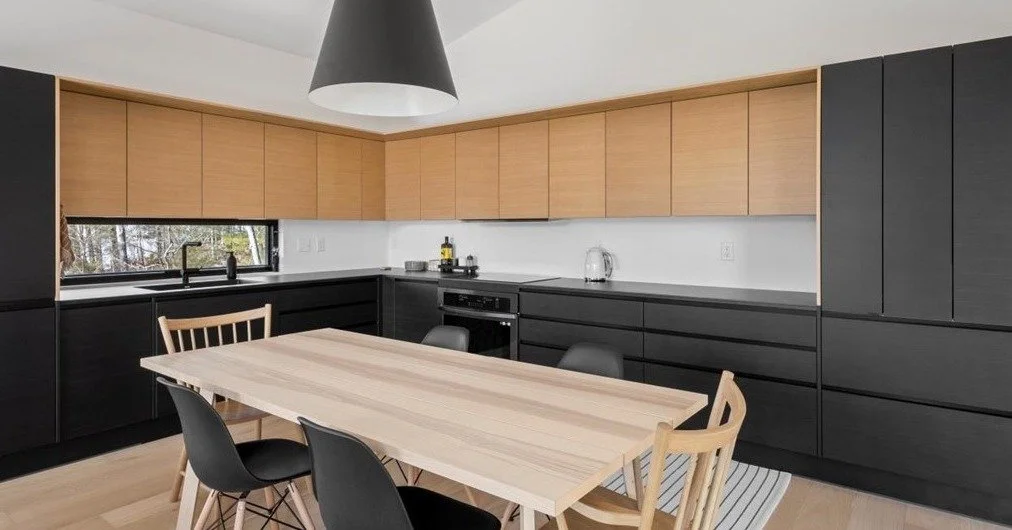 Less visible. More intentional. #BeagHaus
#DesignRestraint
#KitchenArchitecture
#MaterialDriven
#QuietInteriors
#ModernResidential