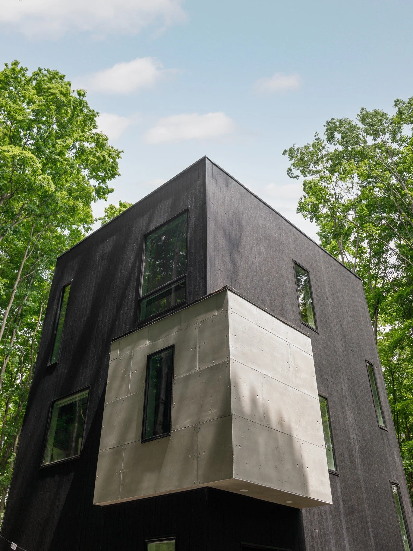 A bold form in the trees.
#beaghaus
#modernarchitecture
#modernhome
#residentialdesign
#alwayscustom