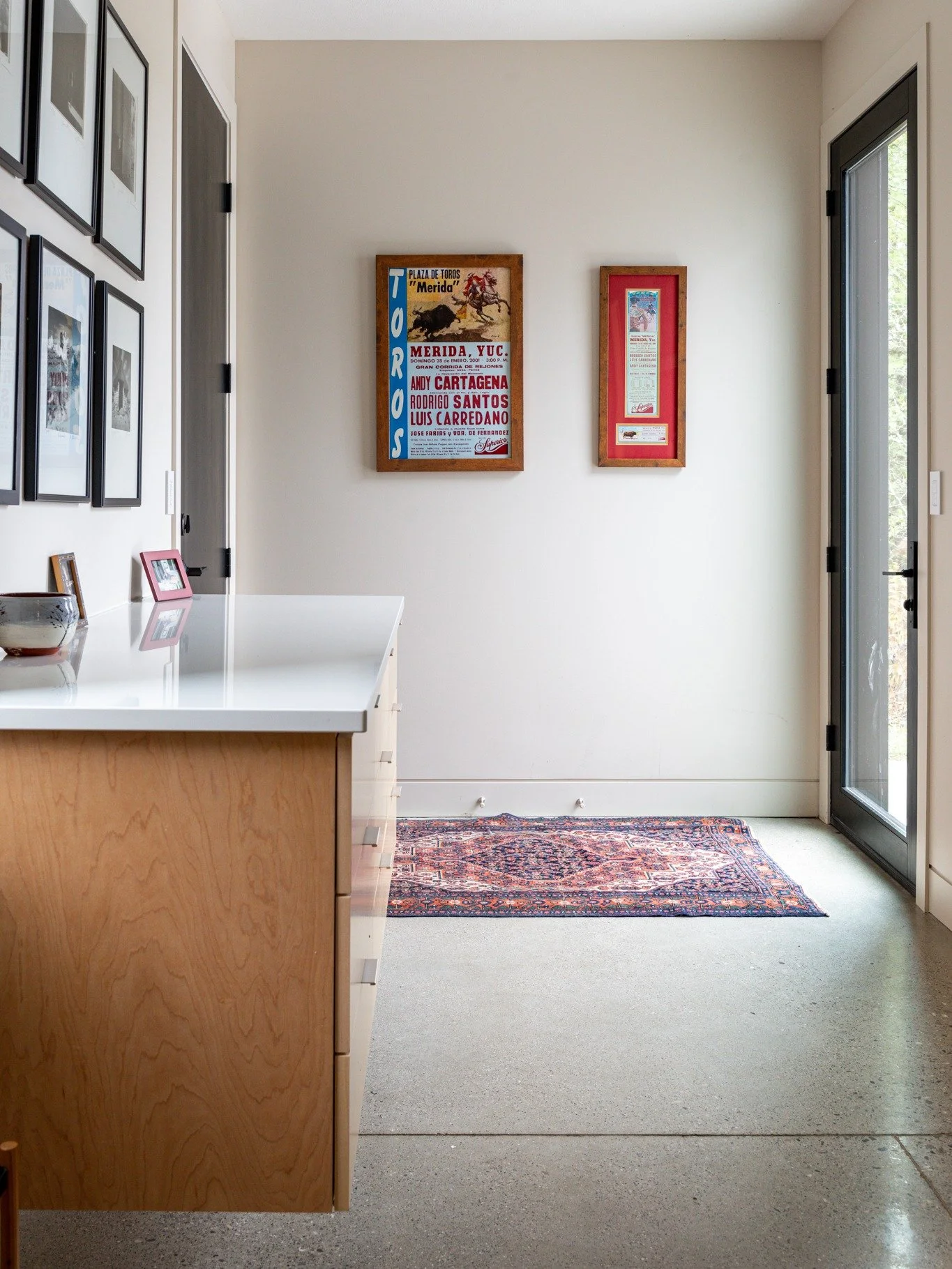 Concrete underfoot. Light overhead.
#beaghaus
#alwayscustom
#minimalinterior
#moderninteriors
#interiordetails