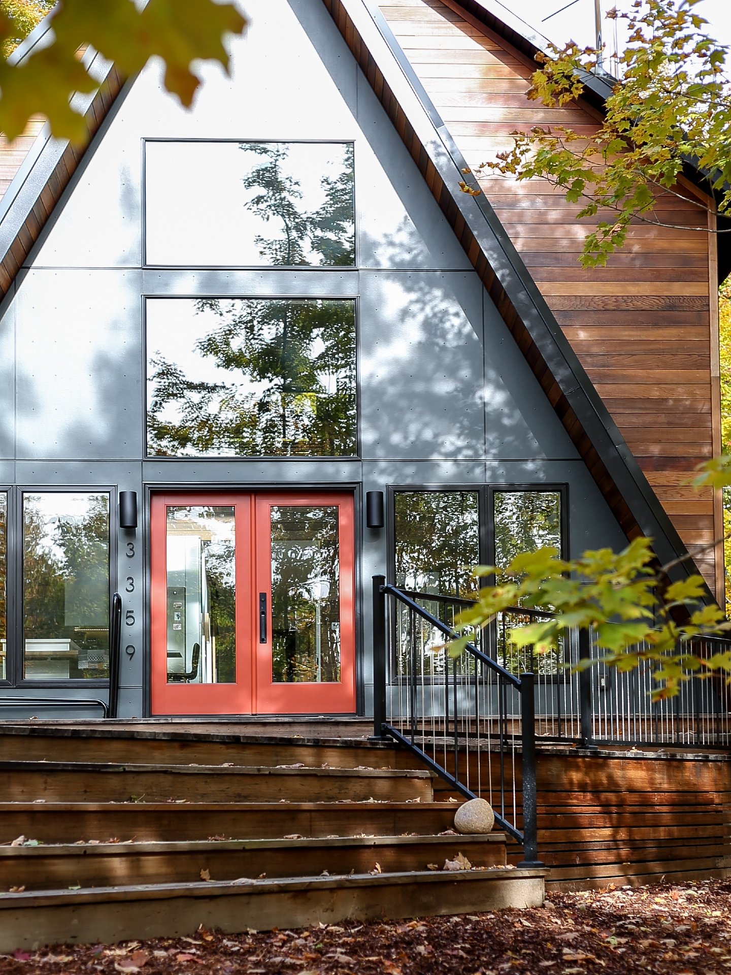 A-frame lines, forest calm.
#beaghaus
#alwayscustom
#moderncabin
#aframecabin
#exteriordesign