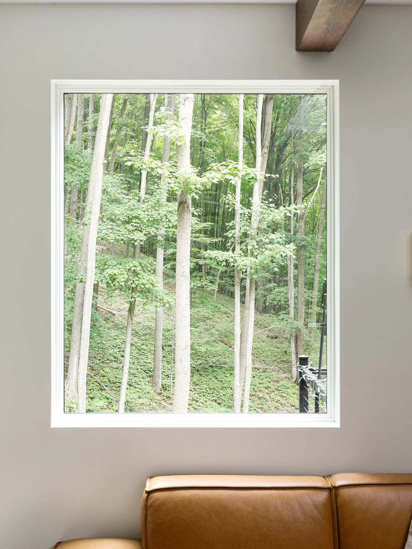 We design homes around light + landscape. Link in bio to inquire.
#beaghaus
#alwayscustom
#daylightdesign
#viewframing
#quietinteriors