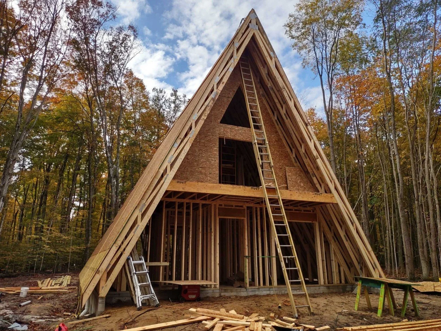 Wood against forest.
Structure vs. landscape.
#beaghaus
#alwayscustom
#aframe
#moderncabin
#modernarchitecture