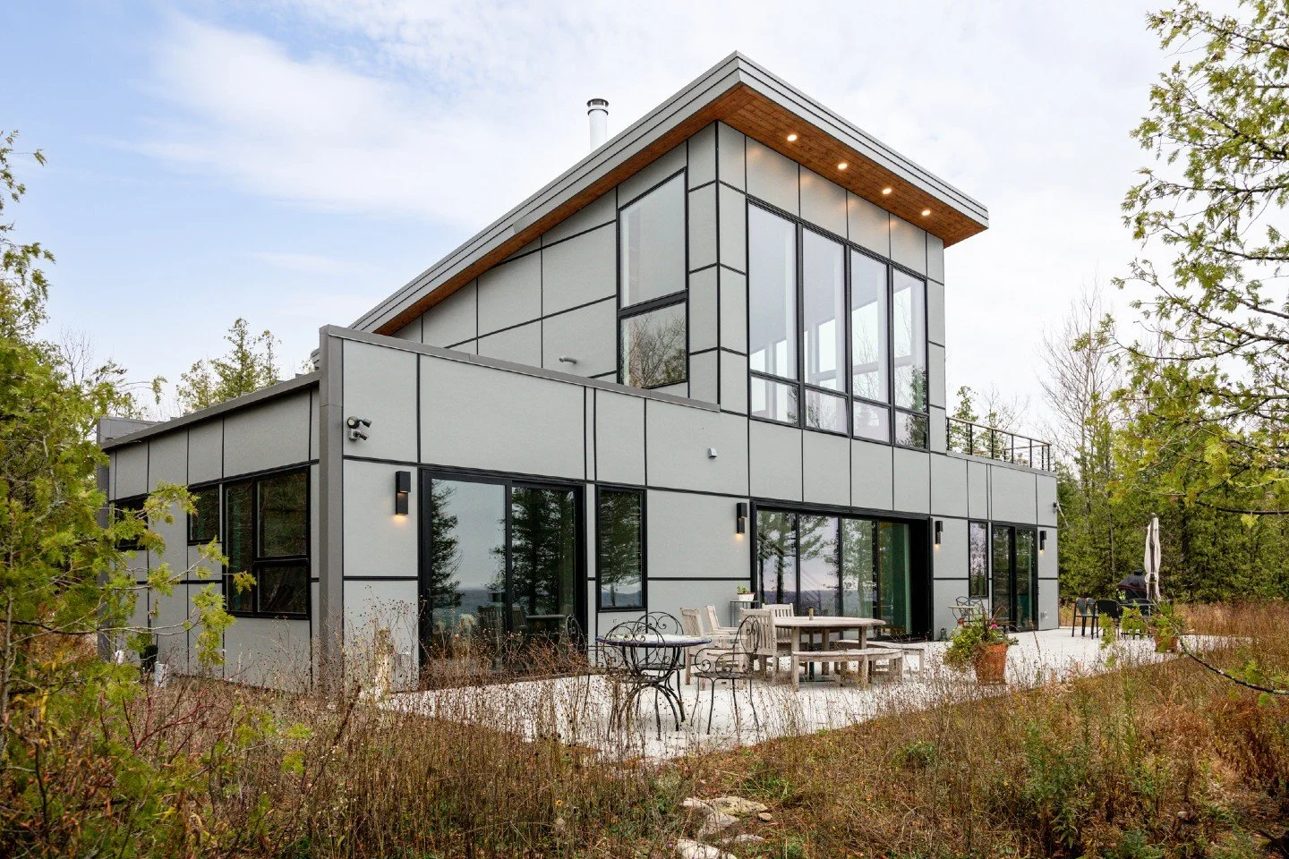 Panel by panel.
#beaghaus
#alwayscustom
#modernarchitecture
#modernhome
#customhome