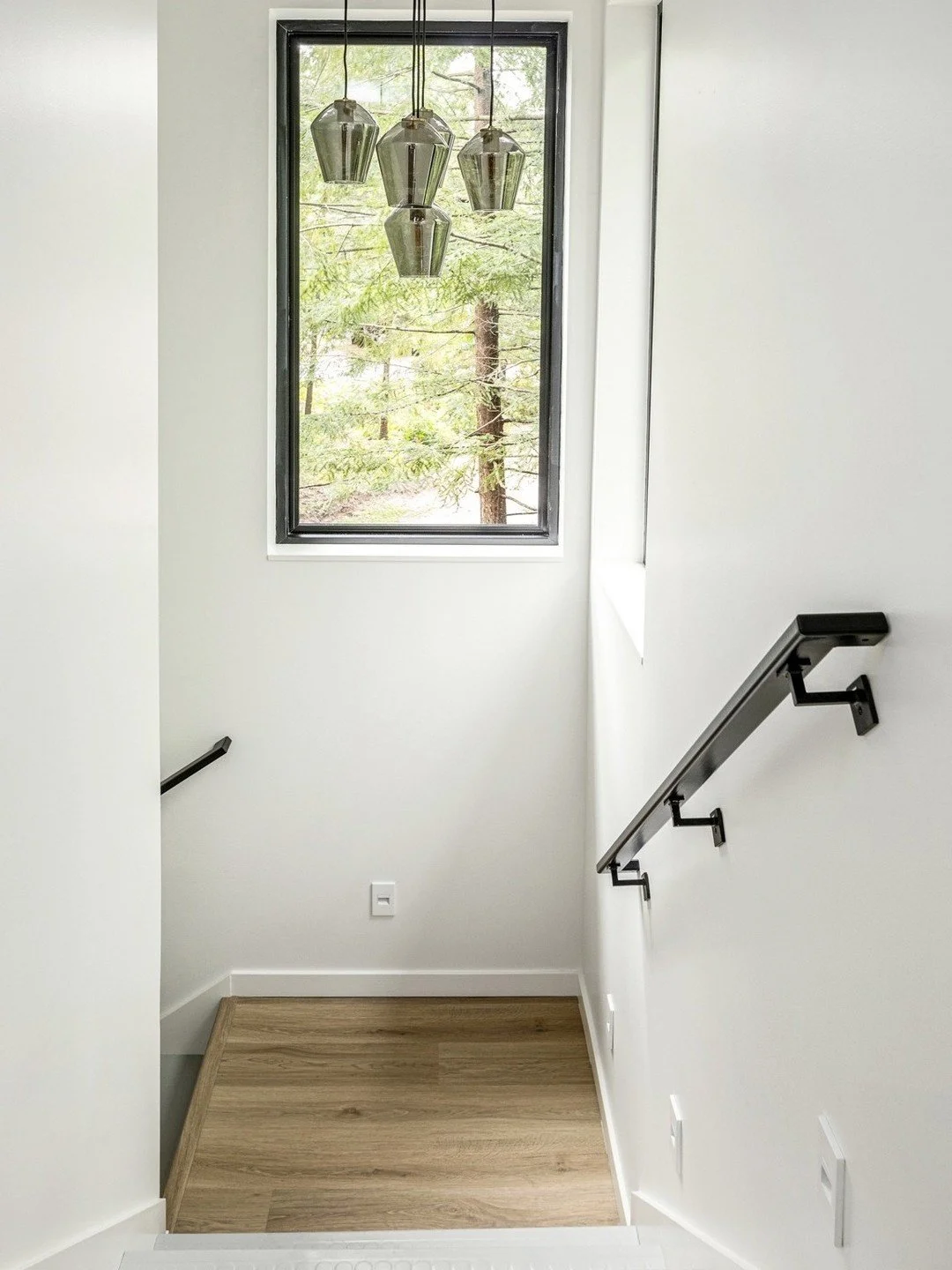 Calm in the circulation.
#beaghaus
#alwayscustom
#moderninteriors
#daylightdesign
#interiordetails