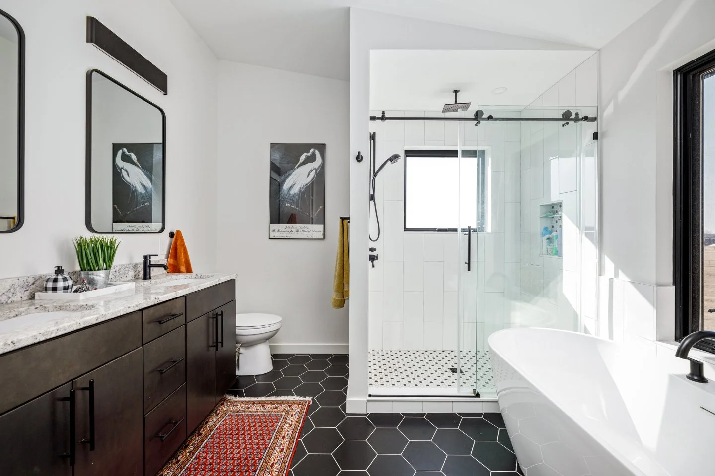 Clean lines, quiet contrast.
#beaghaus
#alwayscustom
#moderninteriors
#bathroomdesign
#quietinteriors