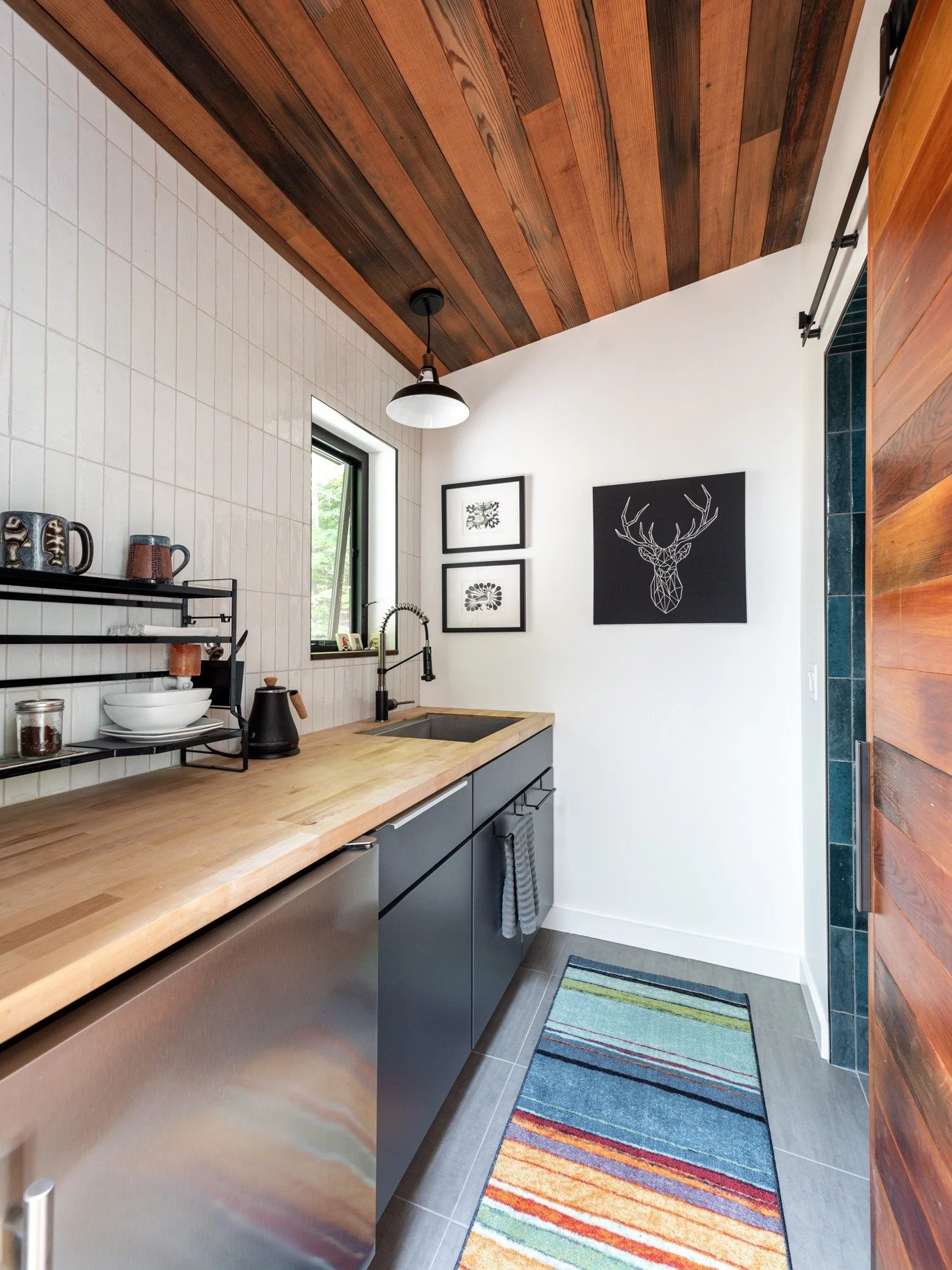 Small space, strong character.
#beaghaus
#alwayscustom
#moderninteriors
#interiordetails
#materialpalette