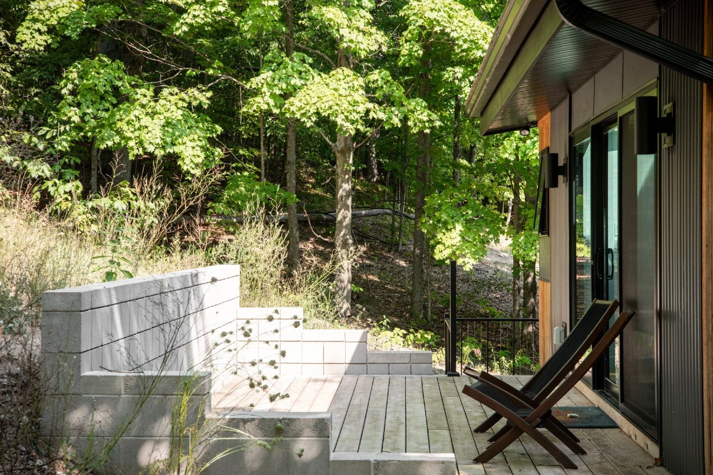 Where the deck meets the landscape.
#beaghaus
#alwayscustom
#outdoorliving
#modernhome
#landscapedesign