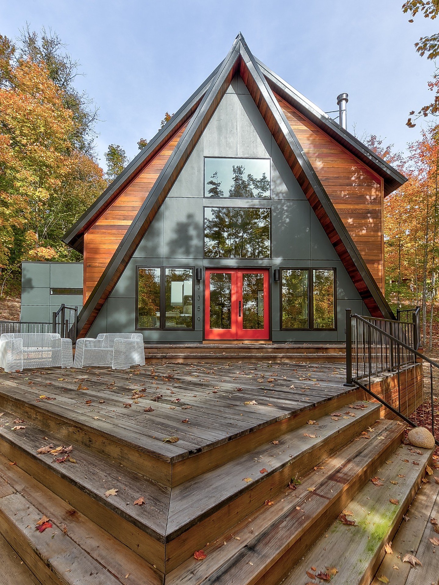 A bold form in the trees.
#beaghaus
#alwayscustom
#moderncabin
#aframecabin
#modernarchitecture