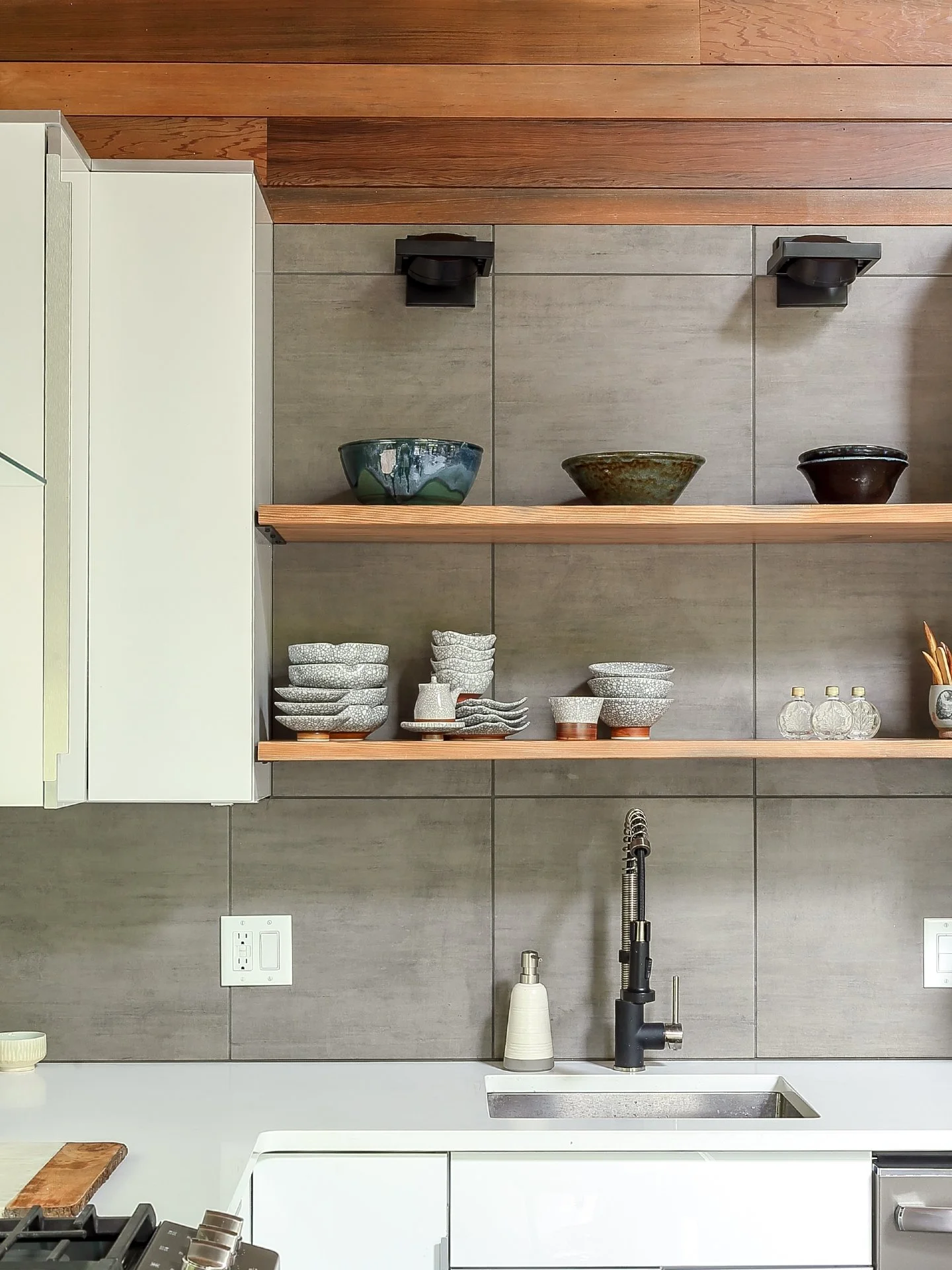 Details that make the room.
#beaghaus
#alwayscustom
#interiordetails
#materialpalette
#moderninteriors