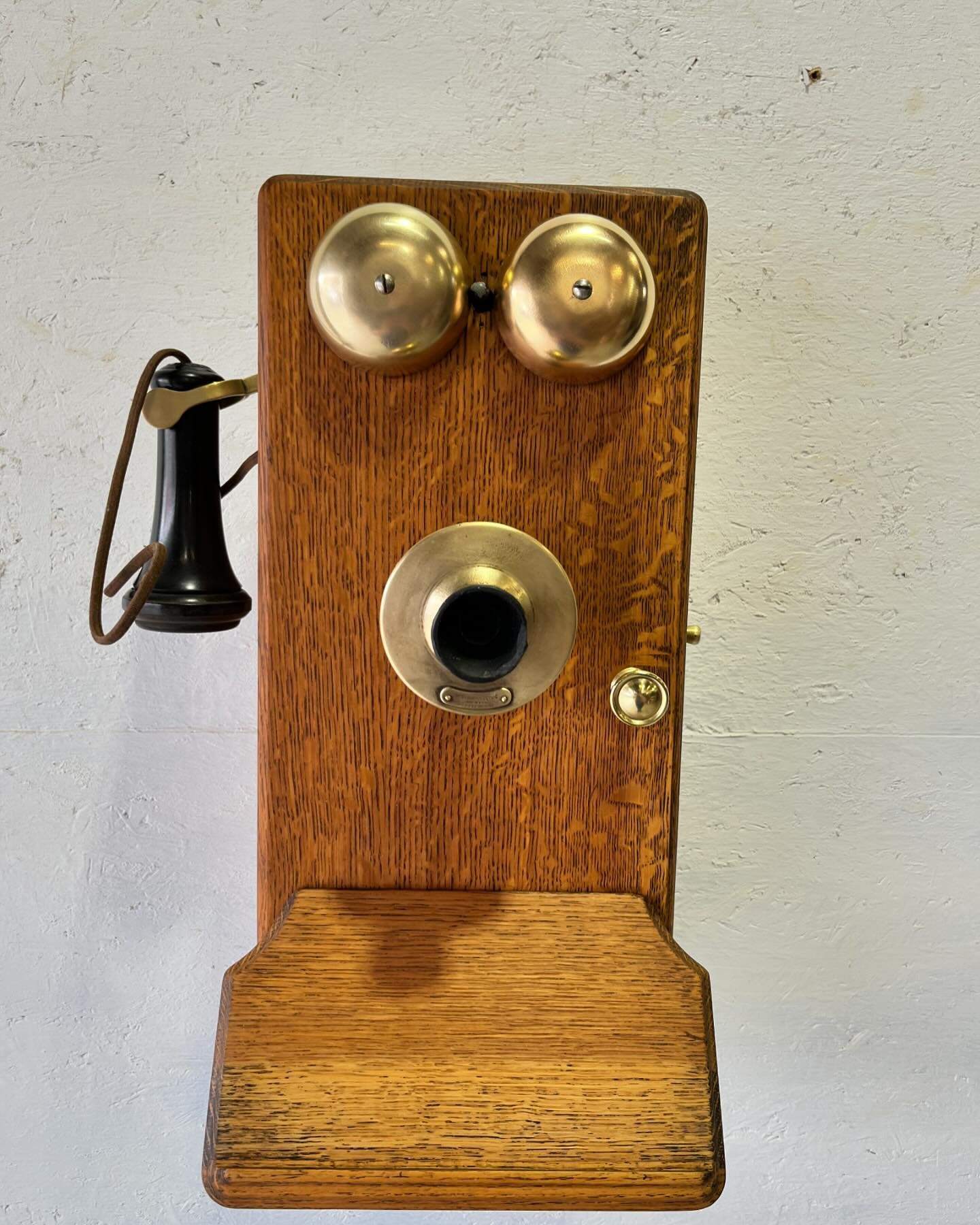 We cleaned up this beautiful vintage telephone by cleaning off years of grime and removing the old finish. We left this in its natural wood color and sealed it with @rubiomonocoat The hardware was cleaned with @barkeepersfriend 

Got a dirty, broken,