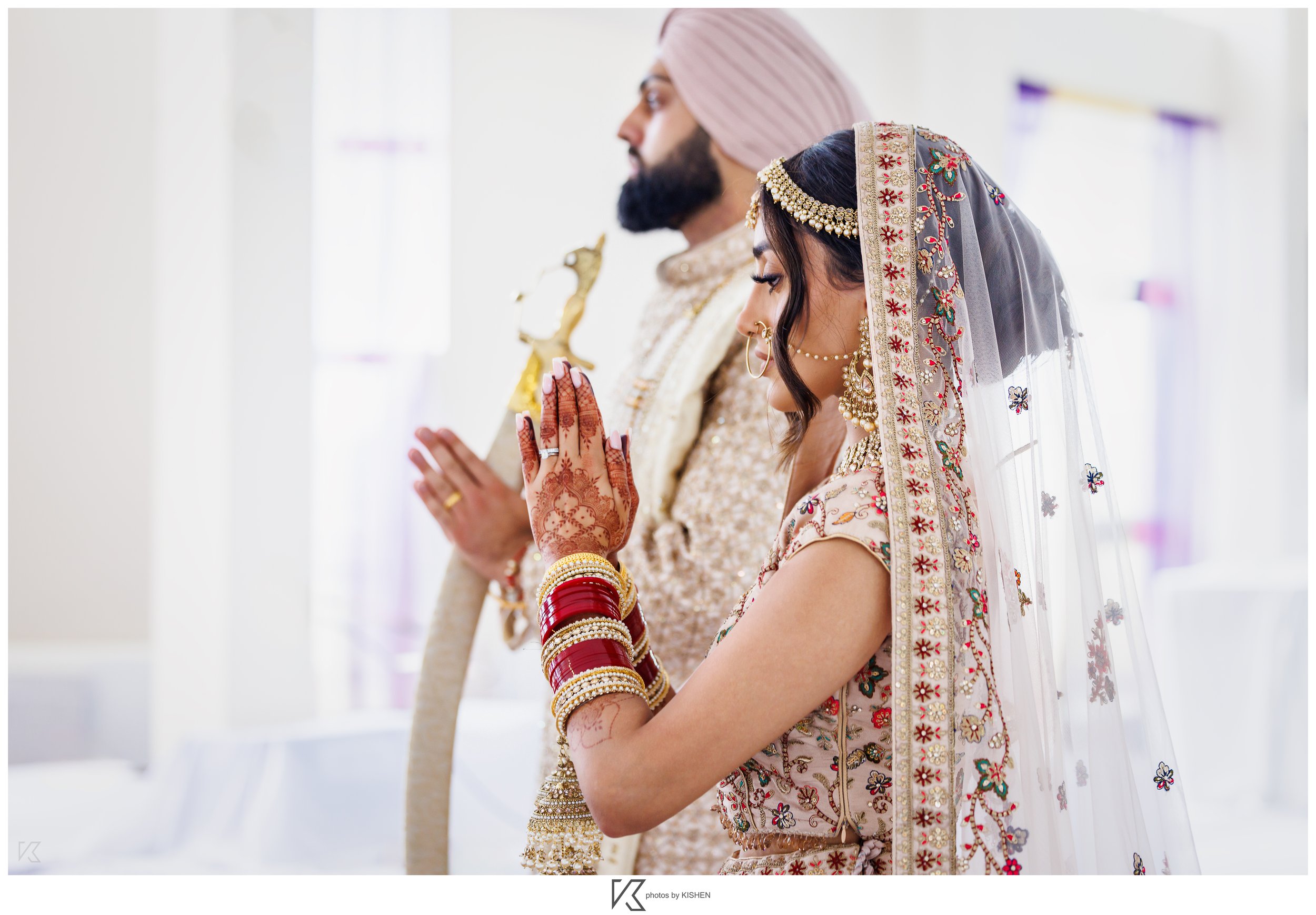 Couple goals 💕💕 Bride- @tavssbolina | Punjabi wedding couple, Bride, Indian  wedding photography