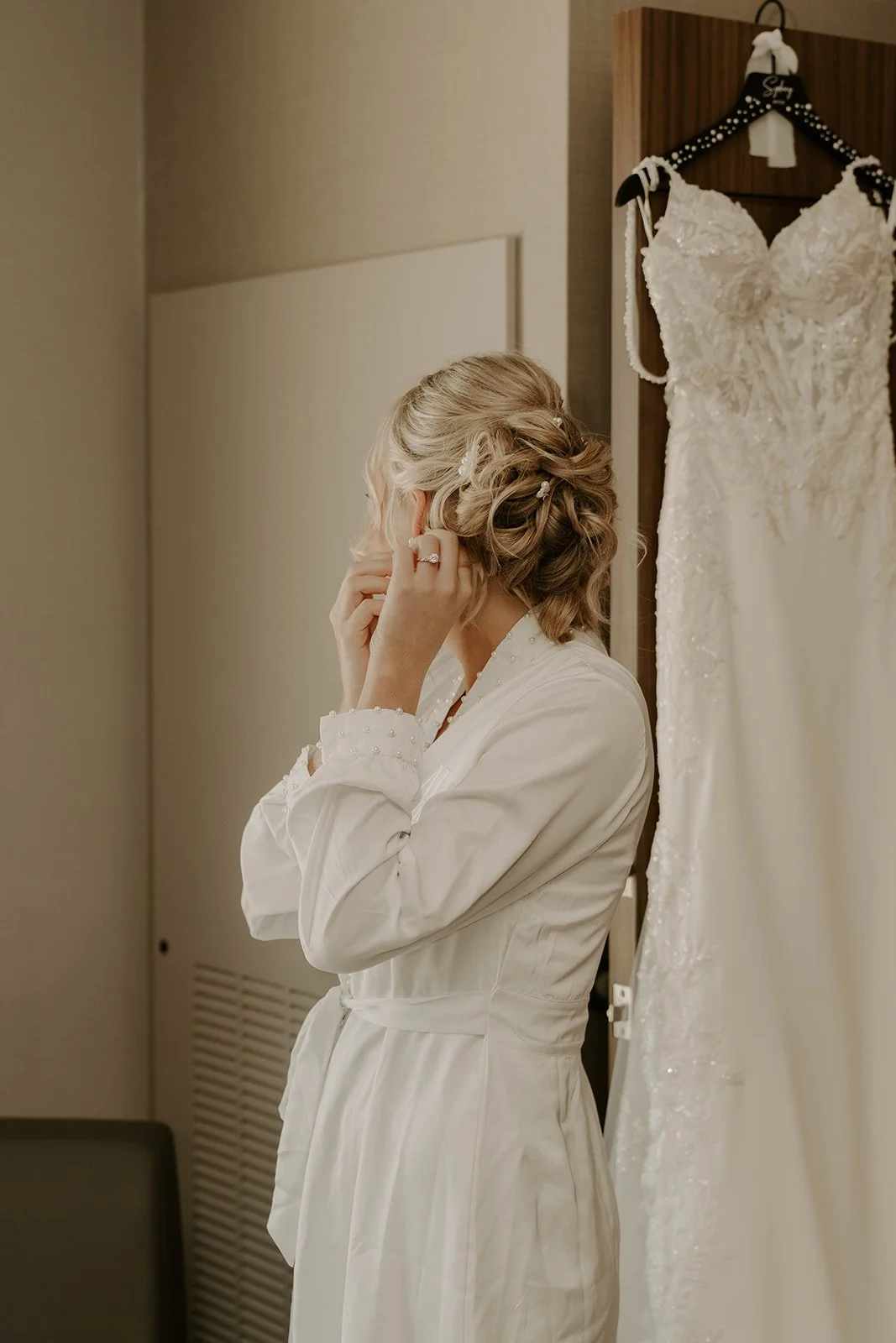 bride_getting_ready.jpg