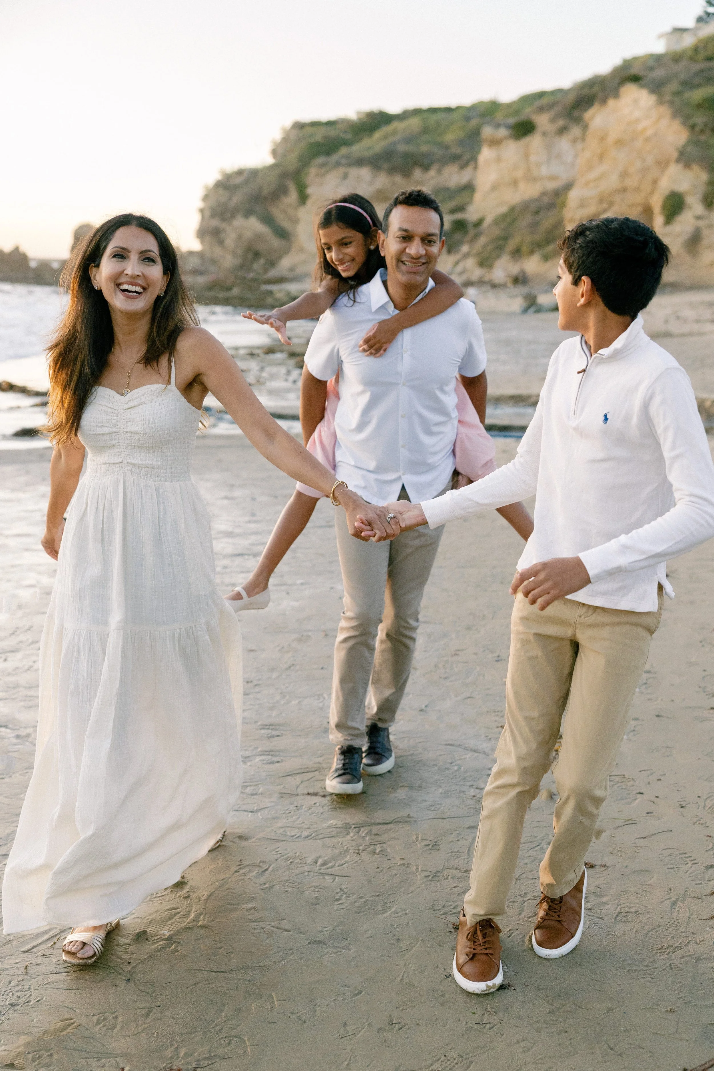 Family photos in Newport Beach with Orange County Family photographer Lovisa Photo