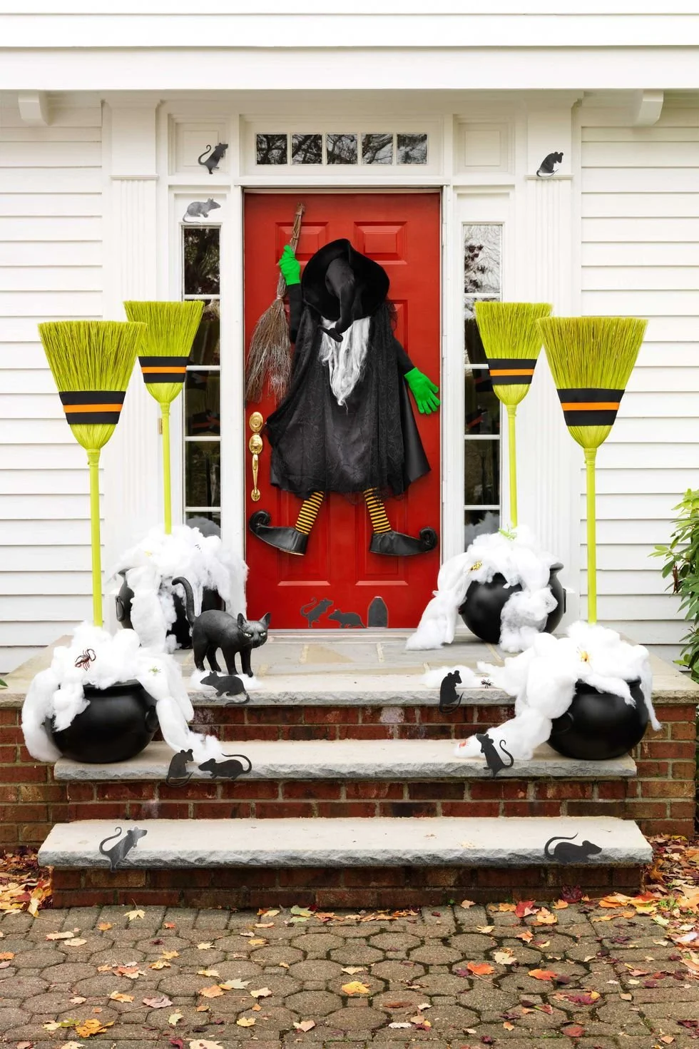 11 Killer Outdoor Halloween Decorating Ideas — Spooky Little Halloween, image size:980x1470