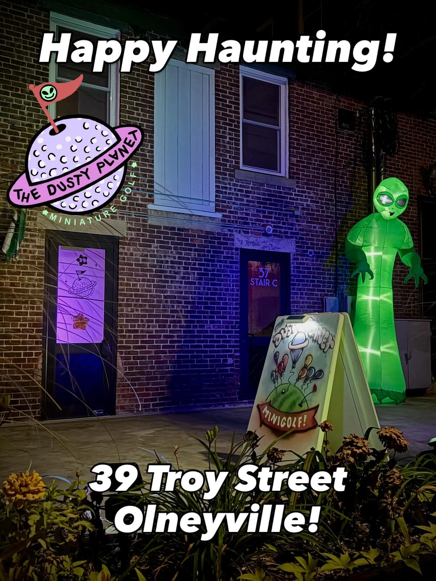 🎃👻⛳️BOO!💀🎃

There&rsquo;s that special kind of crisp in the air, and not just cause of the incoming storm! As we crawl closer to all hallows eve The Dusty Planet is preparing to celebrate! 

Now with longer fall hours come visit us in Olneyville 