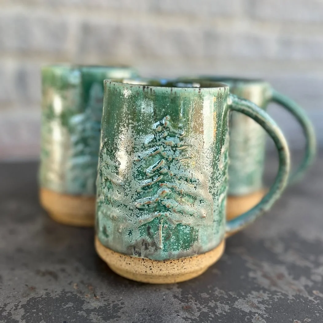 The holidays are upon us! But so are trees! Luckily trees are year round so these mugs are good all the time😎