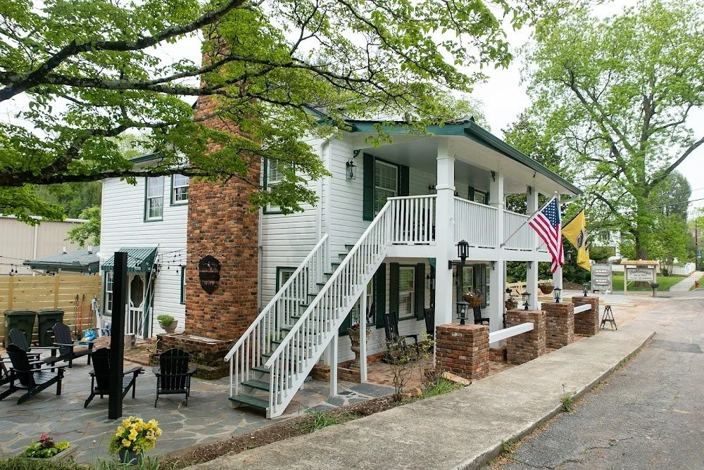 Hotel and B&B stay in downtown Dahlonega near filming locations