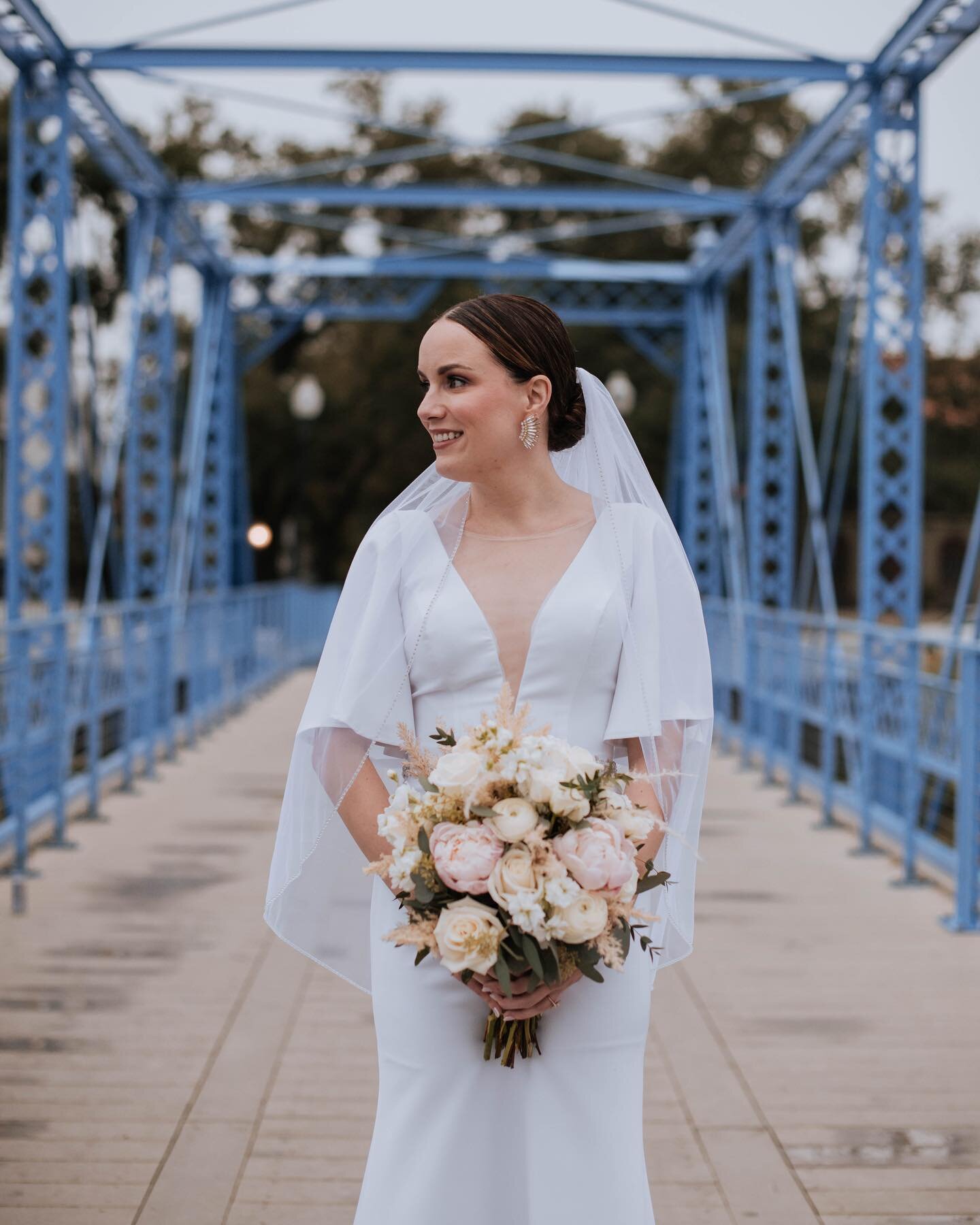 The Magnolia Bridge is the perfect spot to incorporate your &ldquo;something blue&rdquo; 💙✨on your special day! 

Wedding Planner: @confettiandconola 
Photographer: @lovehousestudio 
HMU: @sarahwalshbeauty @sydstaehle 
Florist: @bethsflowers 

#newo