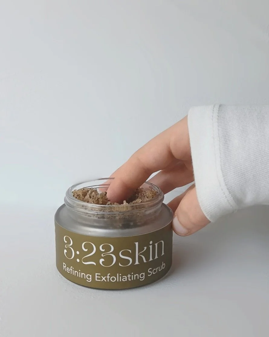 A scrub that feels as good as it smells: raw sugar and coffee bean buff away dead skin cells while orange peel brightens - leaving your skin smooth and hydrated.
