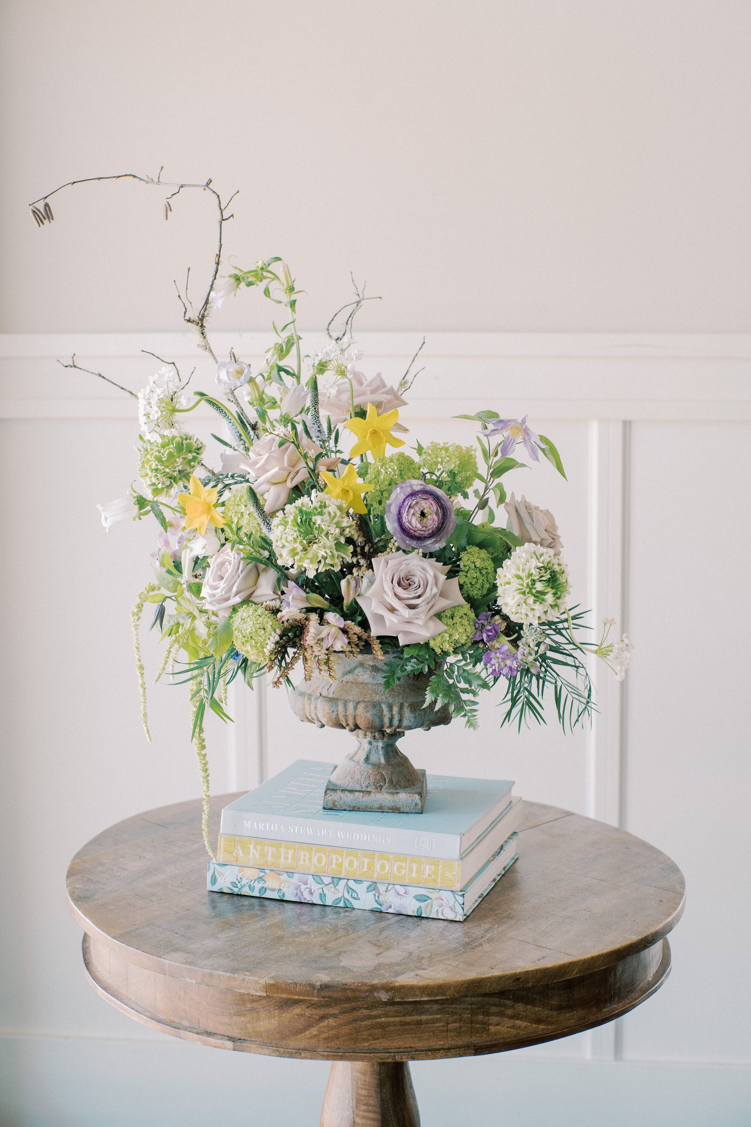 Twig & Bloom floral studio creating romantic, elegant flower arrangements in Saskatoon, Victoria, Regina & Edmonton. We create florals for everyday moments, wedding designs, event flowers, bereavement flowers as well as hosting flower workshops.