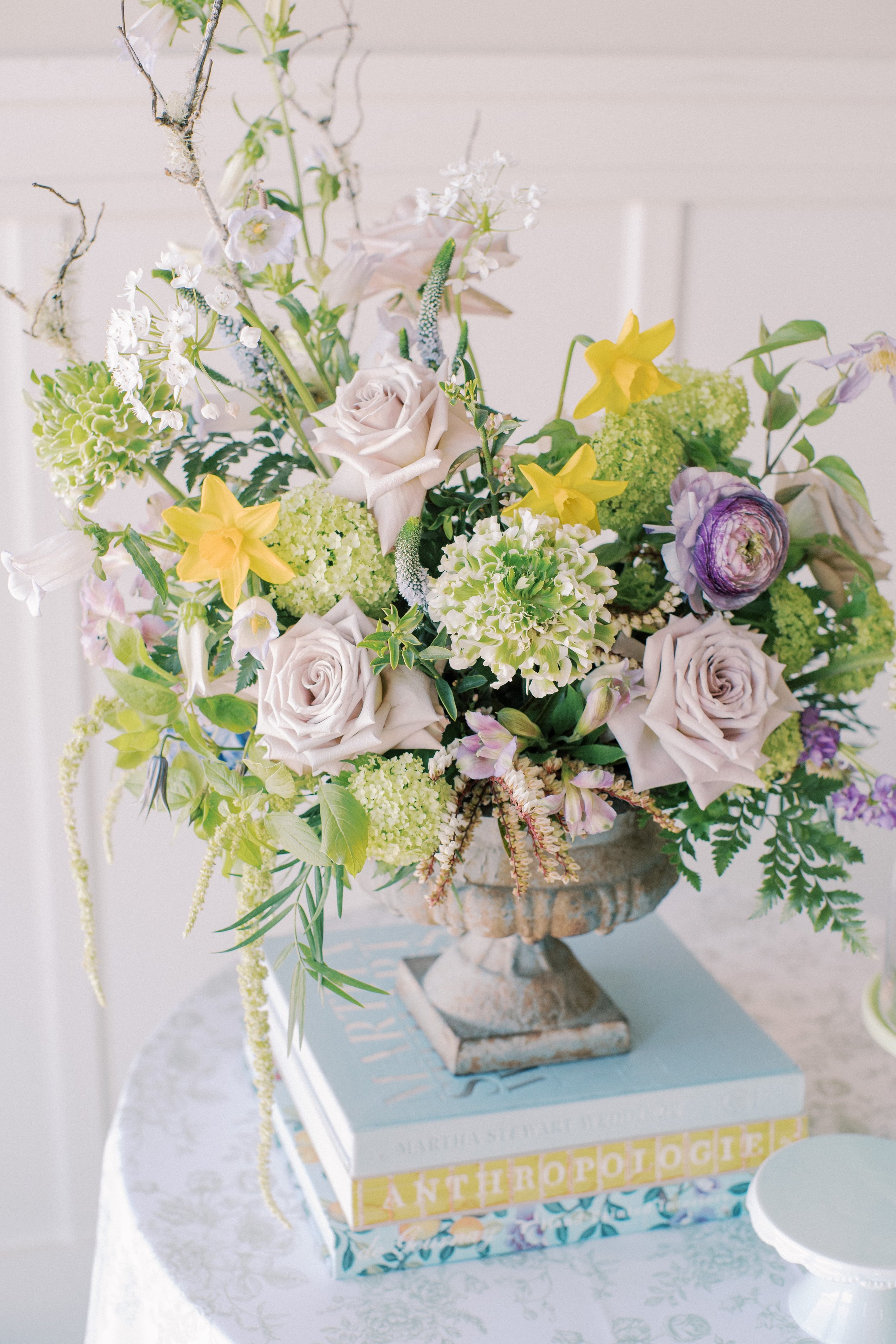 Twig & Bloom floral studio creating romantic, elegant flower arrangements in Saskatoon, Victoria, Regina & Edmonton. We create florals for everyday moments, wedding designs, event flowers, bereavement flowers as well as hosting flower workshops.