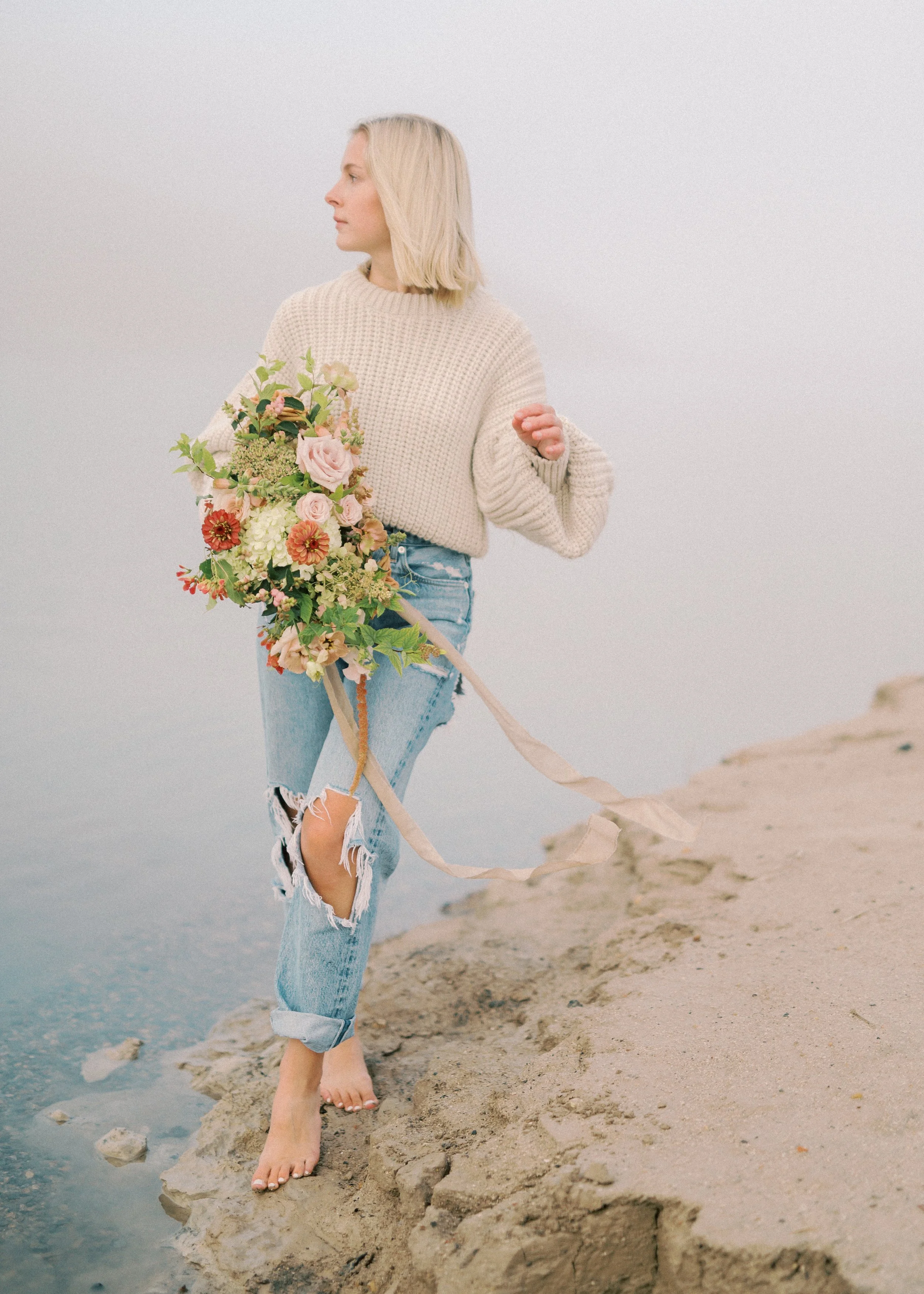 Twig & Bloom floral studio creating romantic, elegant flower arrangements in Saskatoon, Victoria & Regina. We create florals for everyday moments, wedding floral designs, event flowers, bereavement flowers as well as hosting flower workshops.