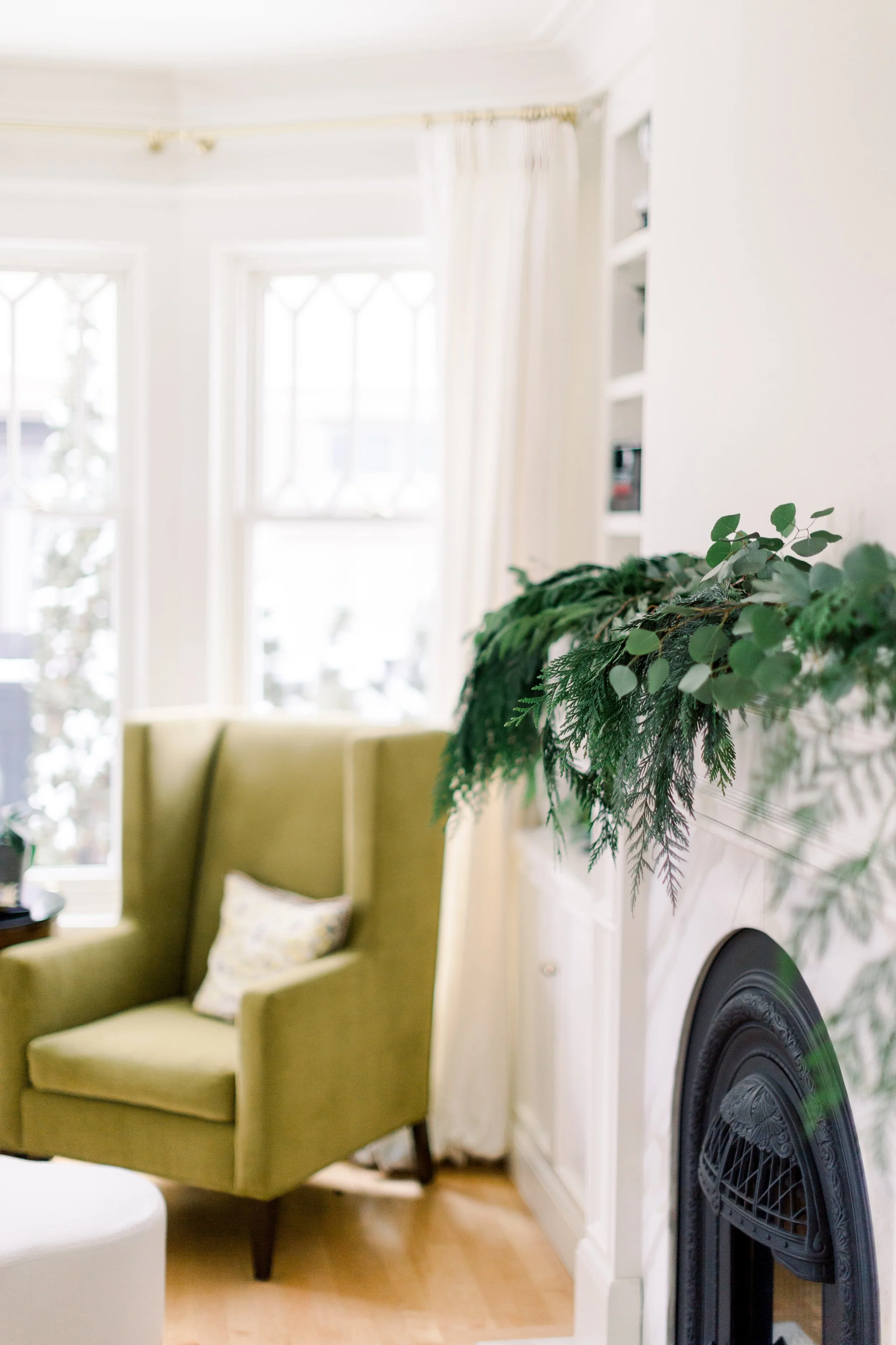 Twig & Bloom floral studio creating romantic, elegant flower arrangements in Saskatoon, Victoria & Regina. We create florals for everyday moments, wedding floral designs, event flowers, bereavement flowers as well as hosting flower workshops.