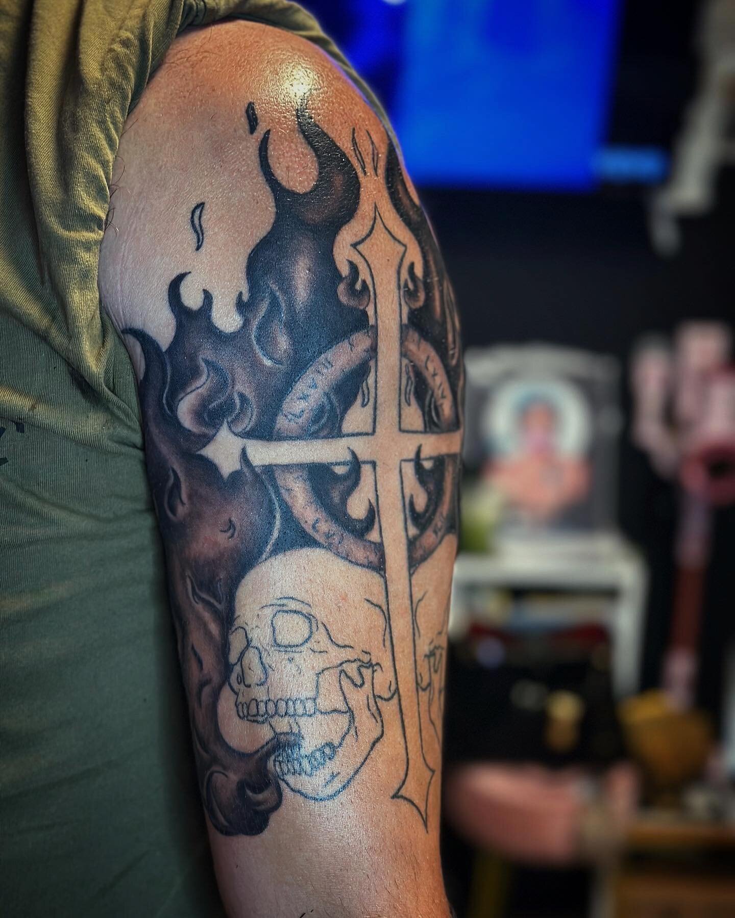 Progress shots on this custom sleeve - happy to deliver your pain 🩸🗡️
.
Join me this October for my favorite time of year! Friday the 13th and Halloween tattoos will be available during select times this month. Get in while you still can, designs s