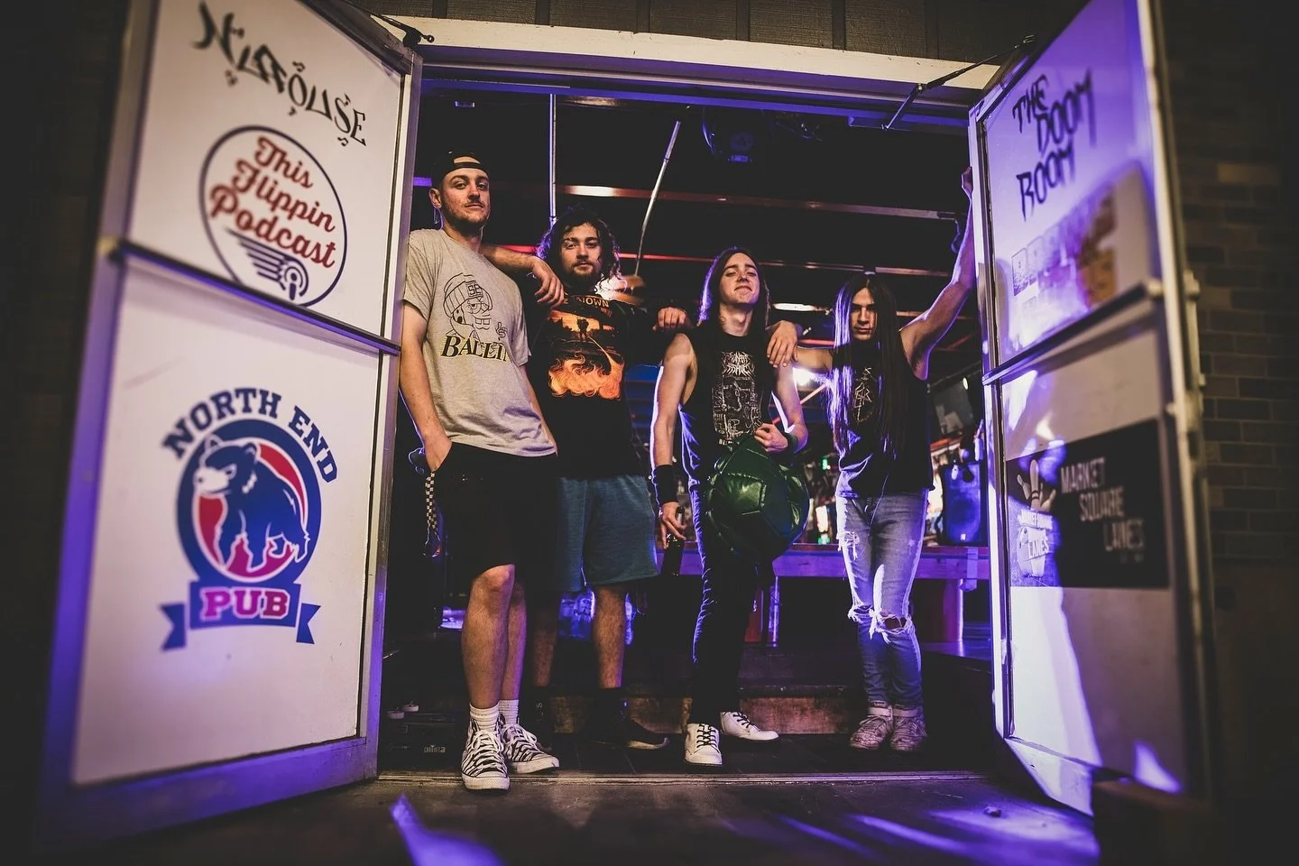 ⚡️“On through the dead of night, 
With the four horsemen ride” ⚡️
How are YOU enjoying our new single?? 
LINK 🔗 IN BIO if you wanna 🎶 LISTEN! 🎶
📸: @artgirldavis 
☢️
.
.
.
.
#heavymetal #headbanging #thrasher #thrashing #headbanger