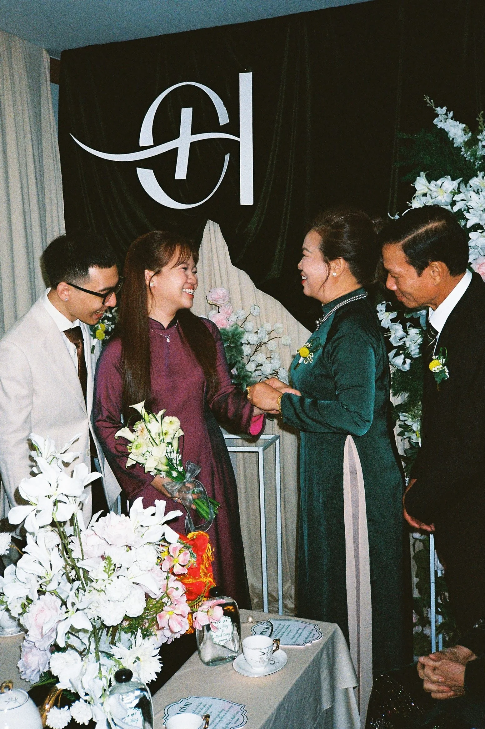 016_PHONGSUCUOI_CANDIDFILM_WEDDINGONFILM_VIETNAMPHOTOGRAPHER_WEDDINGPHOTOGRAPHER_CHITHANH_CHITHANHGRAPHIE.JPG