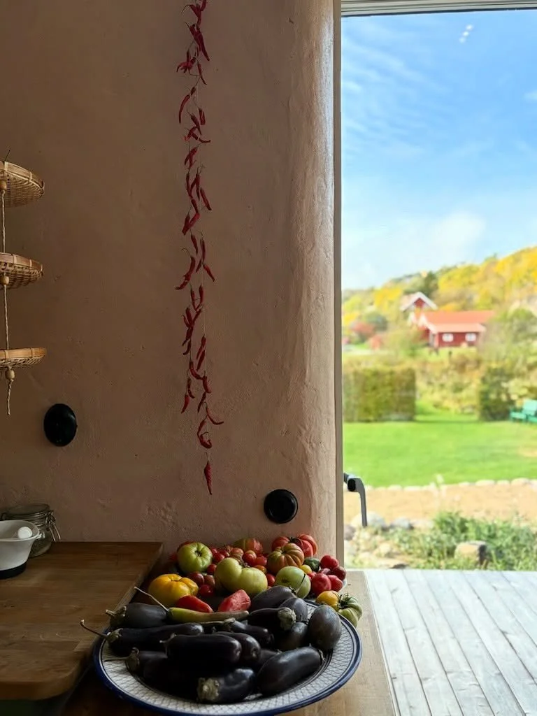 V&aring;ga v&auml;gra h&ouml;rn. Vad h&auml;nder med ljuset? &Auml;r vi i ett stenhus? Sp&auml;nnande utformning, g&ouml;r som du vill! Hampakalk &auml;r s&aring; formbart.