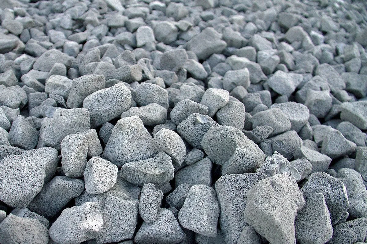 Skumglas fr&aring;n @hasoporab &auml;r perfekt vid renovering av mullb&auml;nkar &amp; &auml;ldre grunder, men &auml;ven vid dr&auml;nering och l&auml;ttfyllnad. Hitta din applikation! Finns som stors&auml;ck i lager hos oss och bulk vid st&ouml;rre 