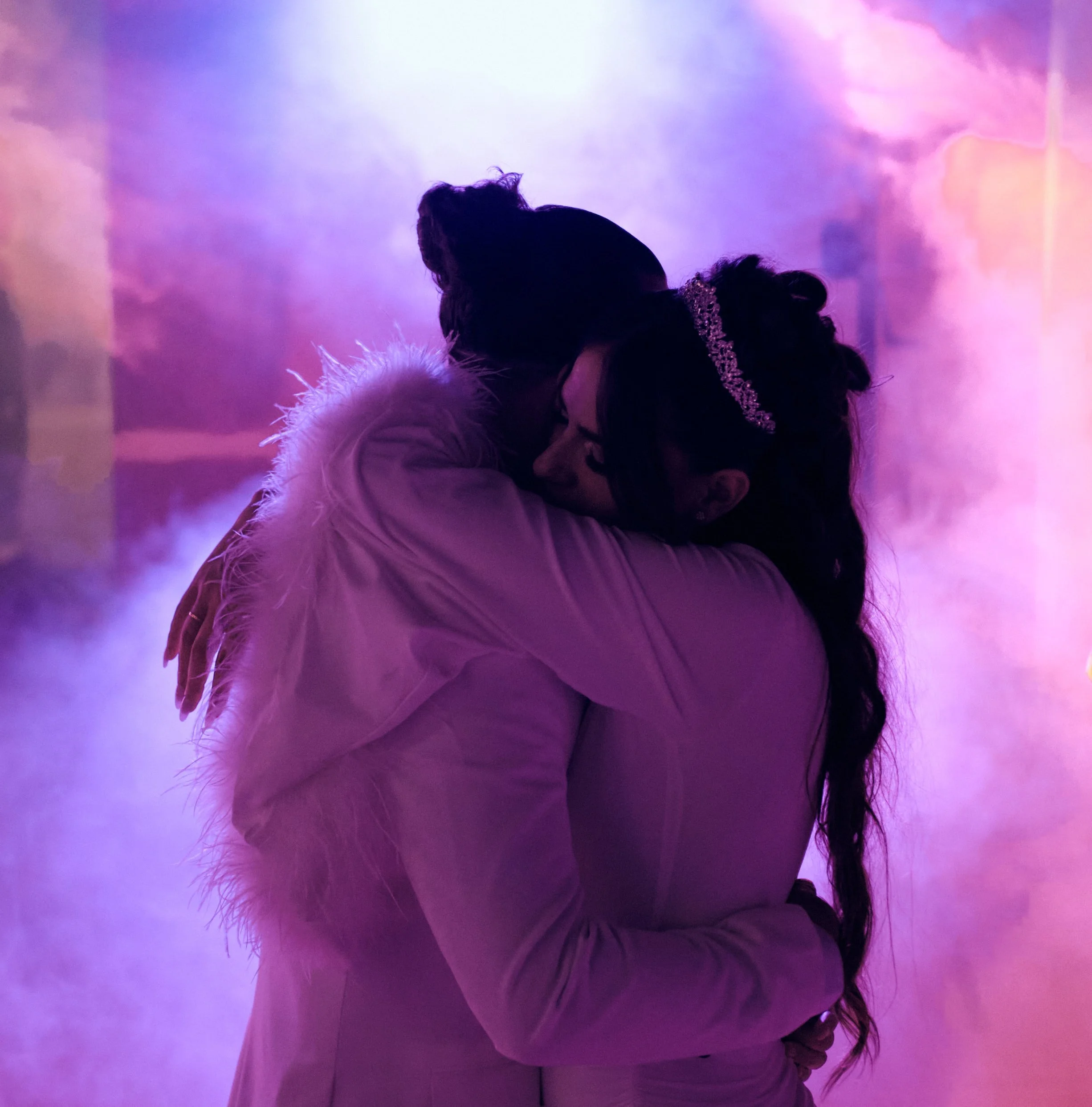 Première danse durant un mariage au Château d'Artois dans le Jura