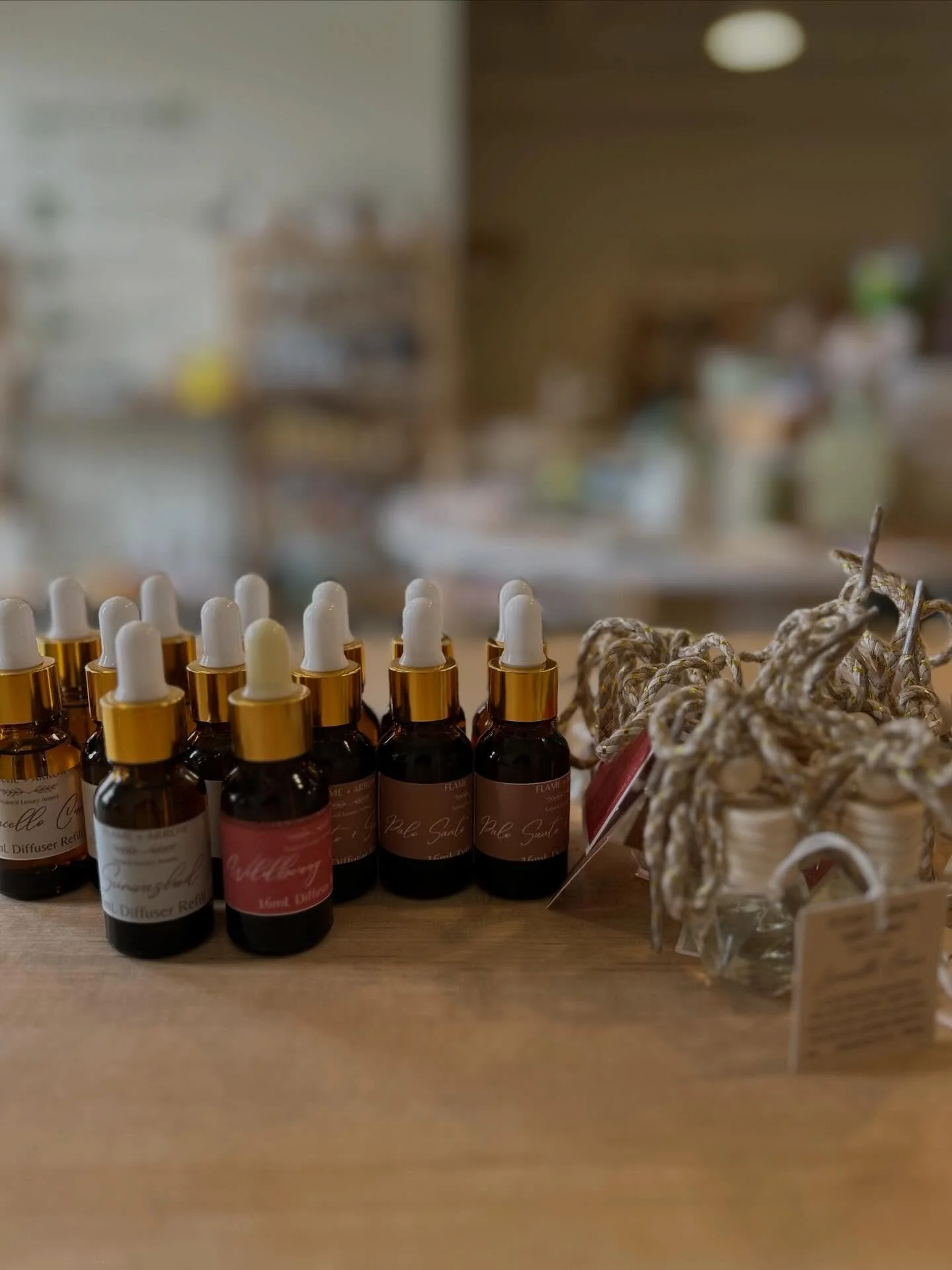 It&rsquo;s Springtime diffuser season! We&rsquo;ve brought back your favorite Limoncello Cr&egrave;me diffuser and refills plus we&rsquo;re trying out the seasonal Sunwashed and Wild Berry + Honey 🍯 scents! 
Come get yours today!! 10-6 
And bring yo