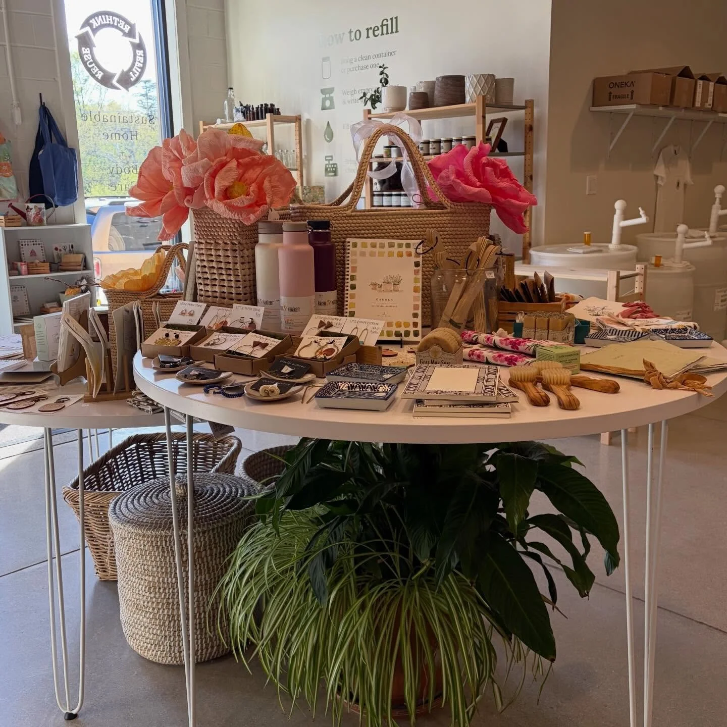 Shops looking pretty cute, you should probably visit! 
Open 11-3 today💕