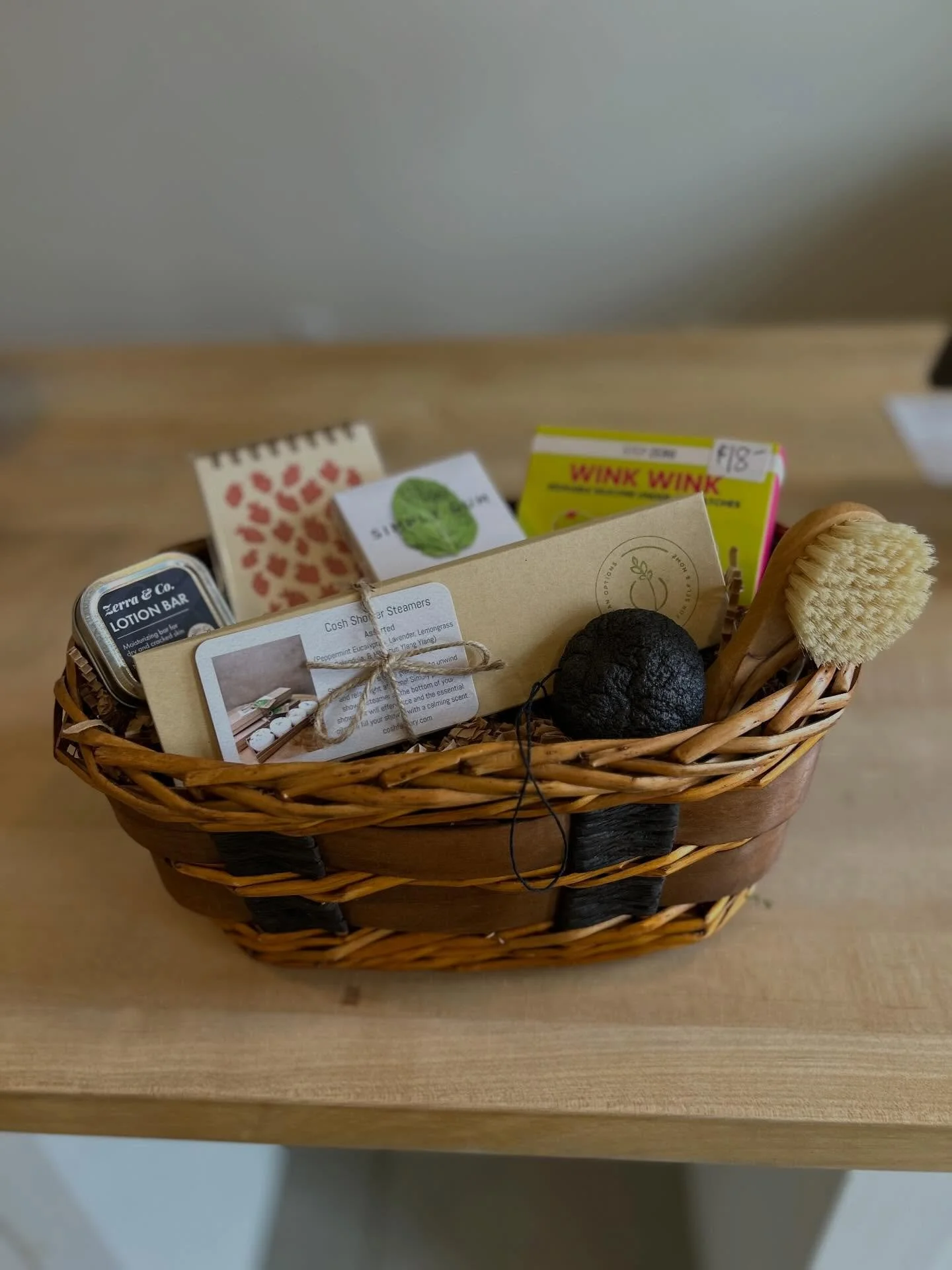 A little self care gift basket with reusable/recyclable/compostable packaging to inspire you this Sunday afternoon! Come see us 11-3 today!