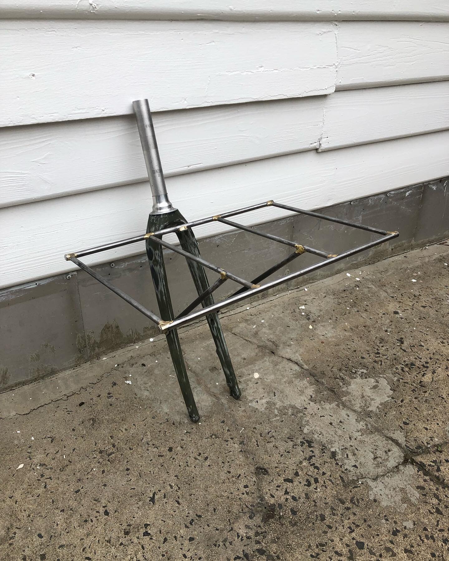 productive day in the office today!! finished up a porteur rack for the fixie and got to work on a custom cargo fork project. keen to keep the momentum rolling!
-
#filletfriday #steelisreal #madeinnaarm #framebuilding #fabrication #filletbrazed #save