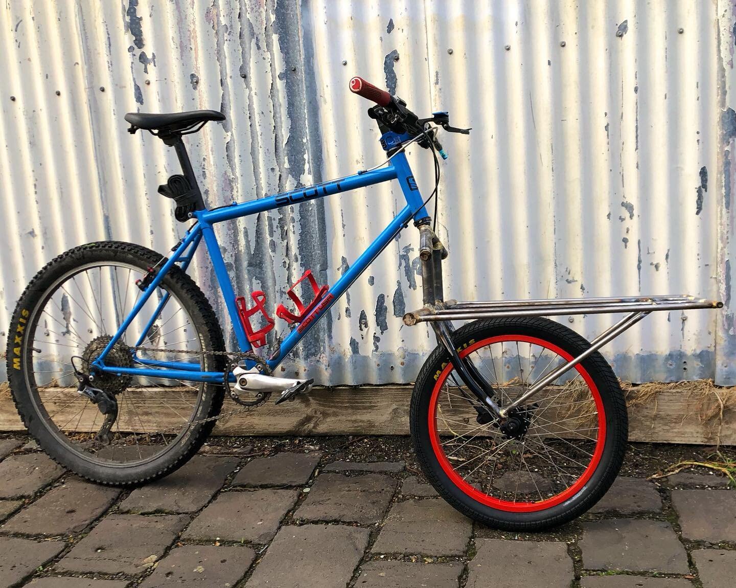 all finished on a massive custom cargo fork for Simon @melbourne_messengers. Simon will be getting a matching rack bag @from_stryker to get the weight off his back during those long messenger days. looking to do a bunch more of these segmented-style 