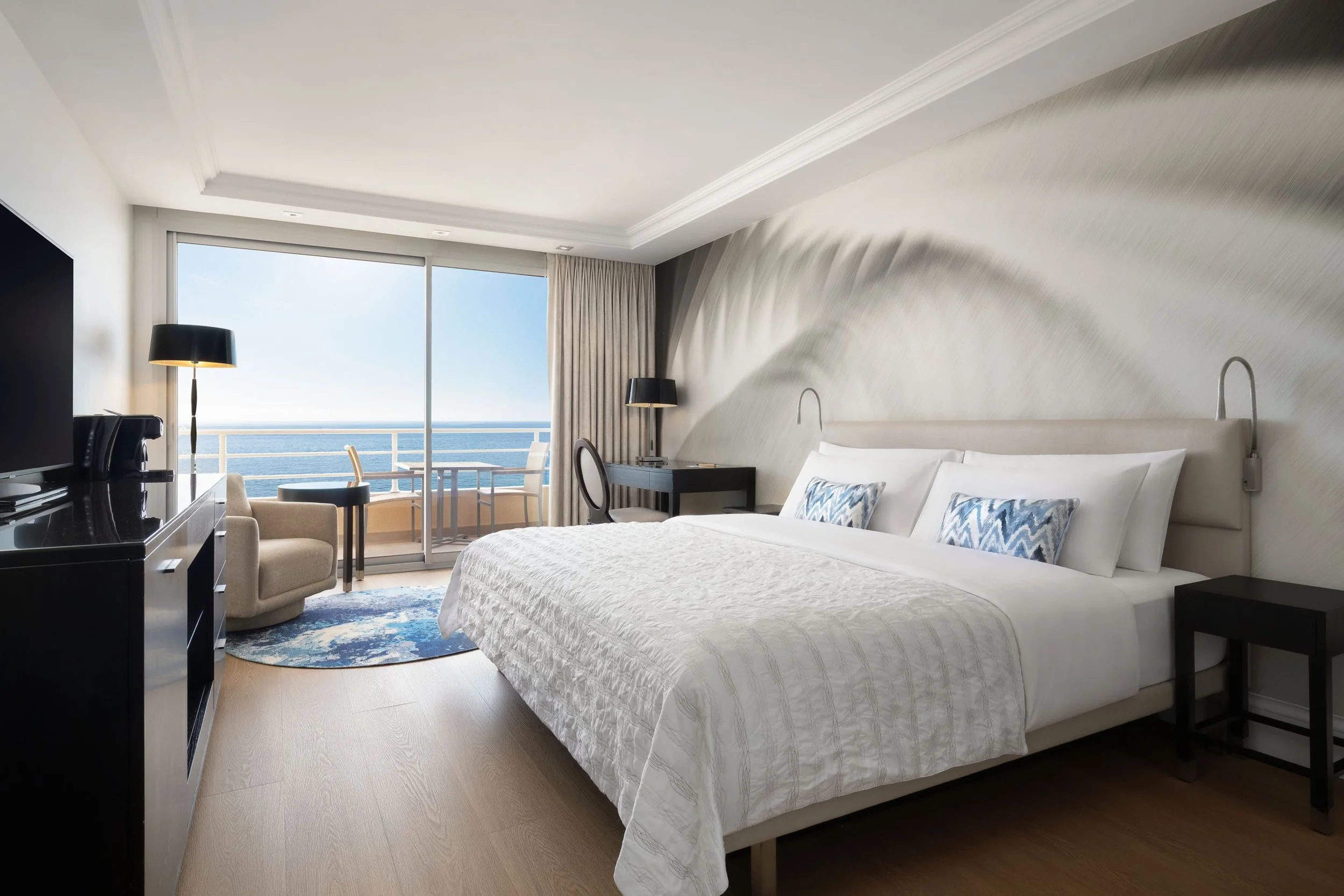 03_king_room_full_sea_view.jpg