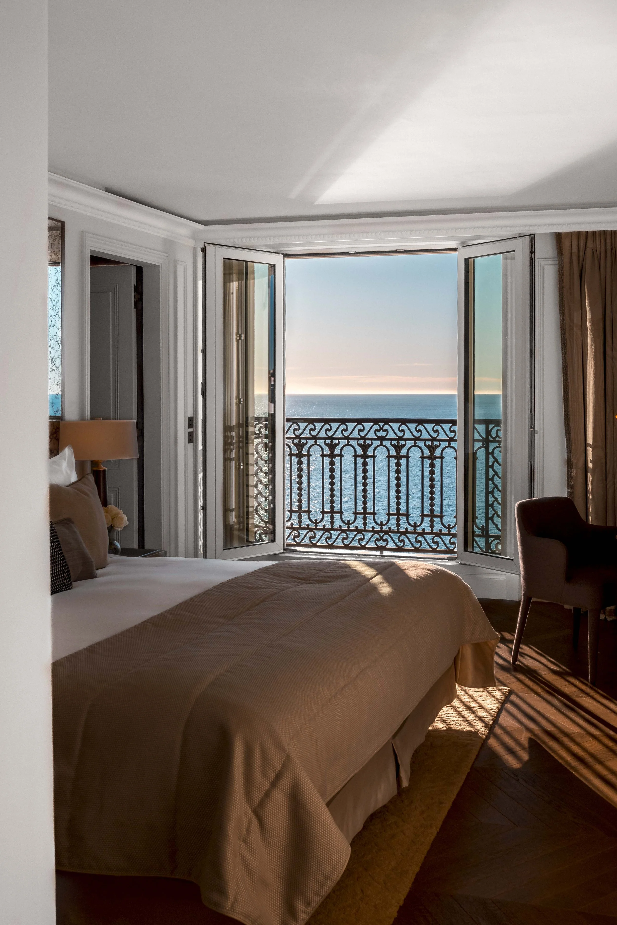 hotel-de-paris-monaco-palace-5-etoiles-suite-lifestyle-2023-011.jpg