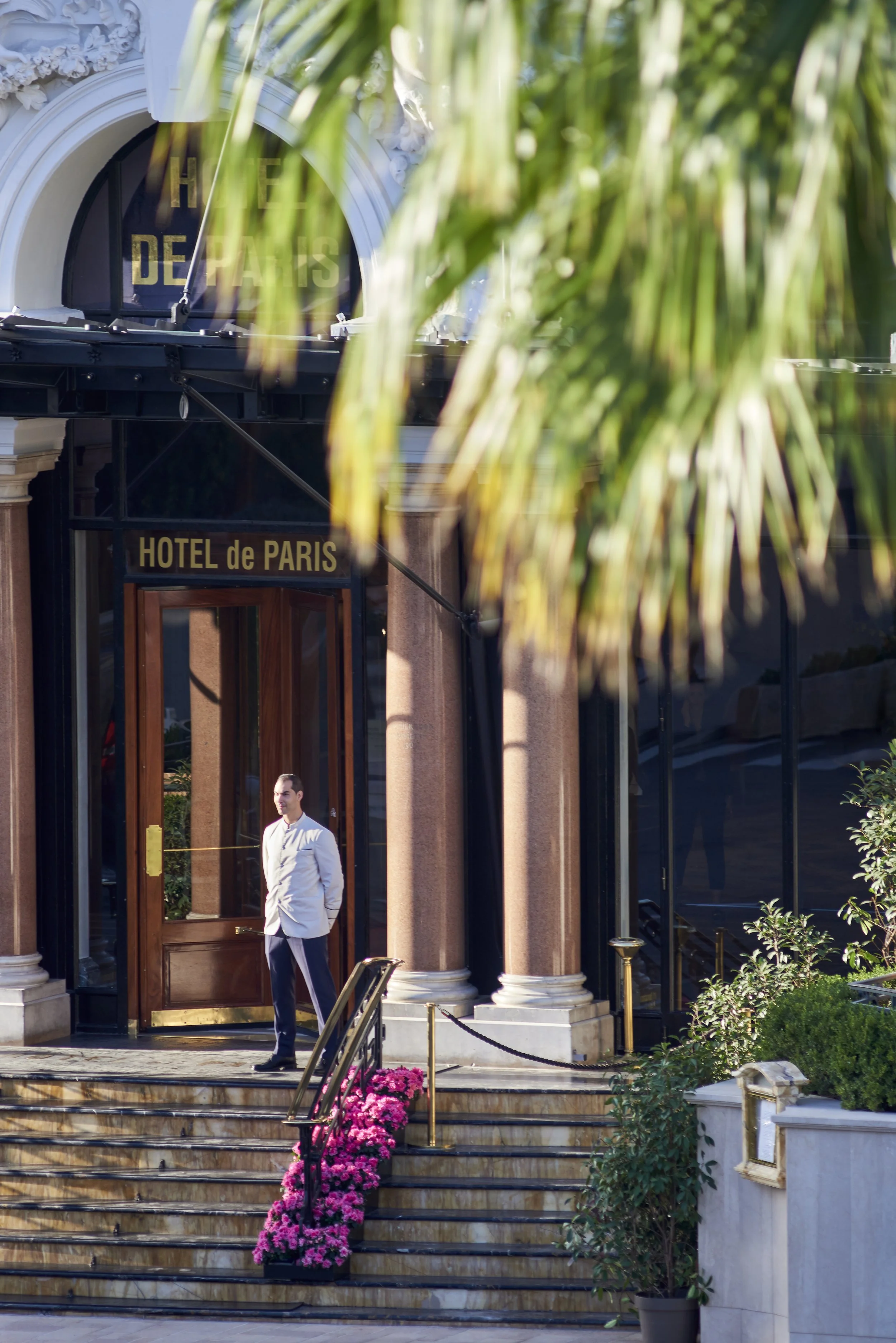 hotel-de-paris-monaco-palace-5-etoiles-facade_daily_view_2018_0002.jpg