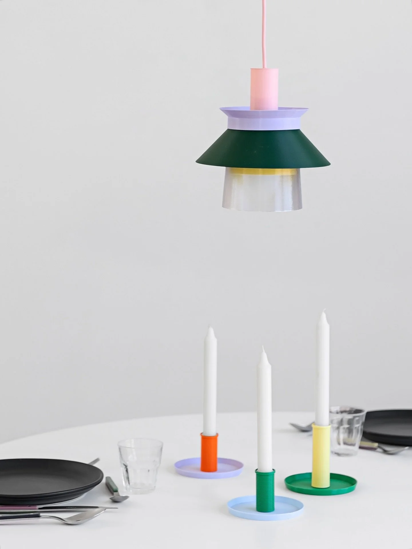 Il a &eacute;t&eacute; pr&eacute;sent&eacute; &agrave; @maisonetobjet la semaine derni&egrave;re. Voici Oscar, notre nouveau bougeoir d&eacute;clin&eacute; en deux formats et 6 coloris.

D&eacute;j&agrave; disponible sur notre boutique en ligne et d&
