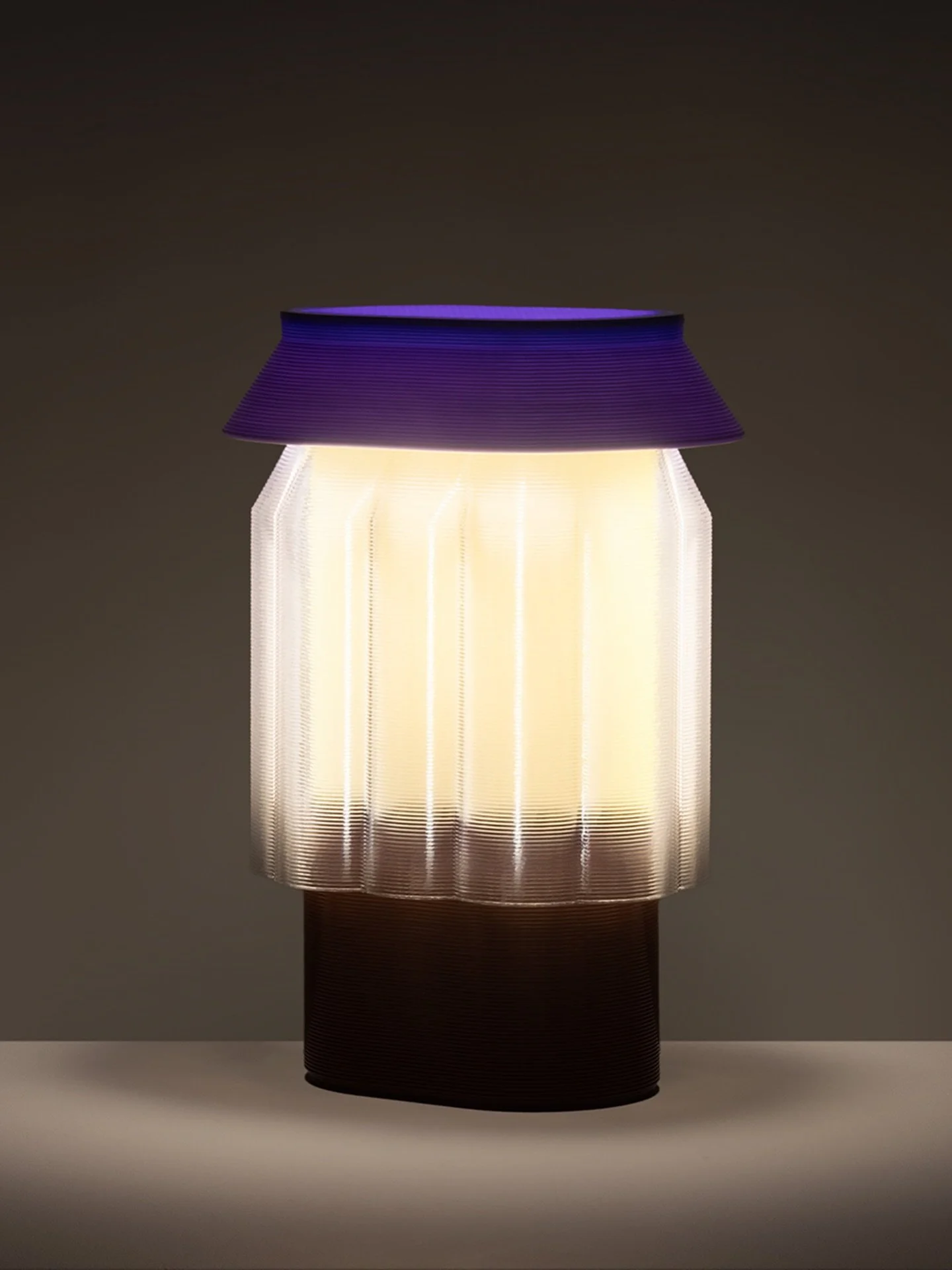 Nouveau coloris pour notre lampe Nour ! 💡
Qu&rsquo;en pensez-vous ??

D&eacute;j&agrave; disponible chez nos revendeurs et sur notre boutique en ligne ☺️

#designstudio #lamp #recycledplastic #lilas #marron #fall 

📸 Matthieu Barani